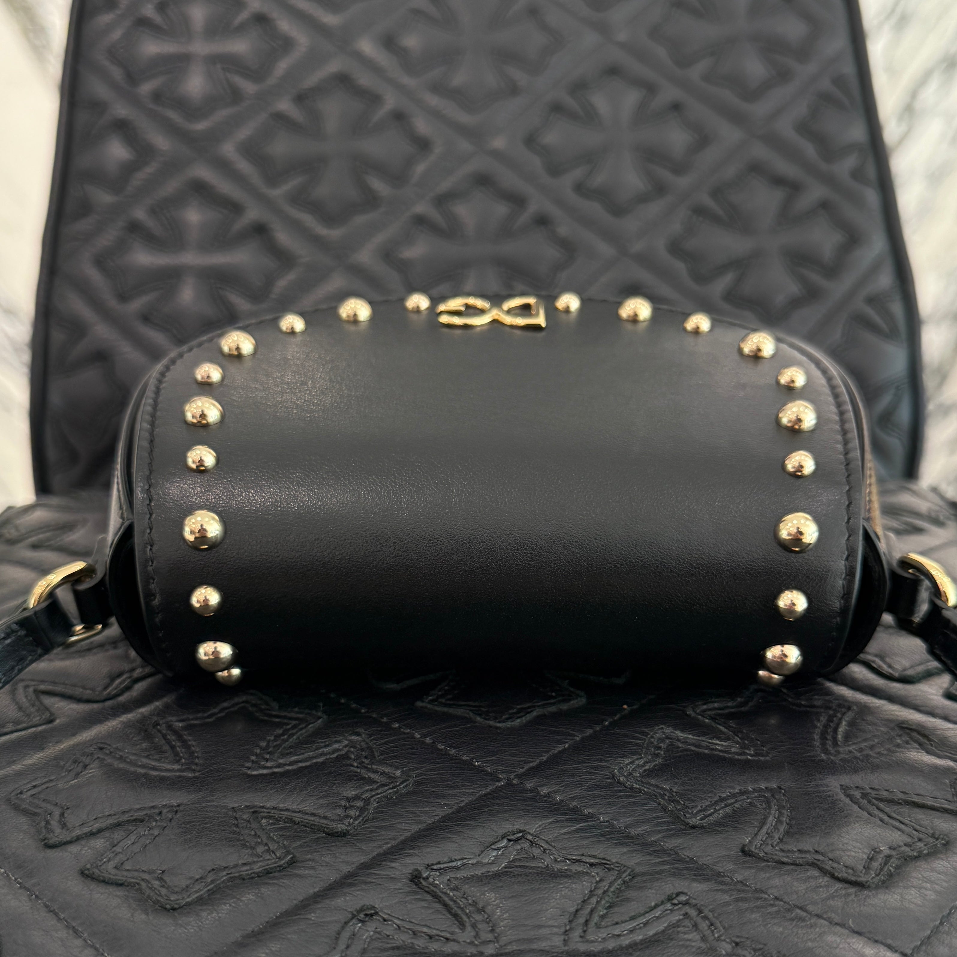 Dolce & Gabbana Bambino Black Leather Logo Studded Flap Crossbody Bag ドルチェ＆ガッバーナ バンビーノ ブラックレザー ロゴスタッズ フラップ クロスボディバッグ