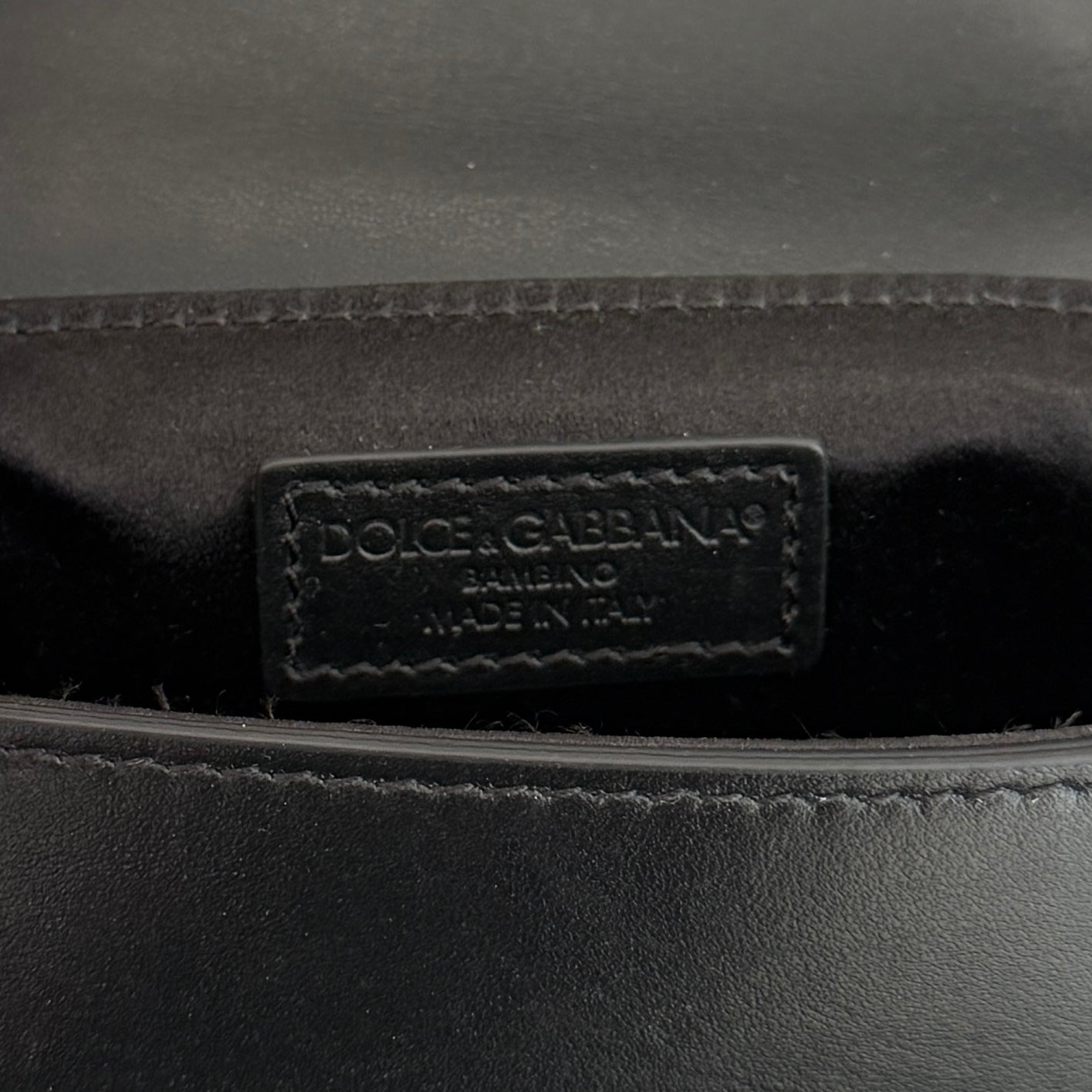 Dolce & Gabbana Bambino Black Leather Logo Studded Flap Crossbody Bag ドルチェ＆ガッバーナ バンビーノ ブラックレザー ロゴスタッズ フラップ クロスボディバッグ