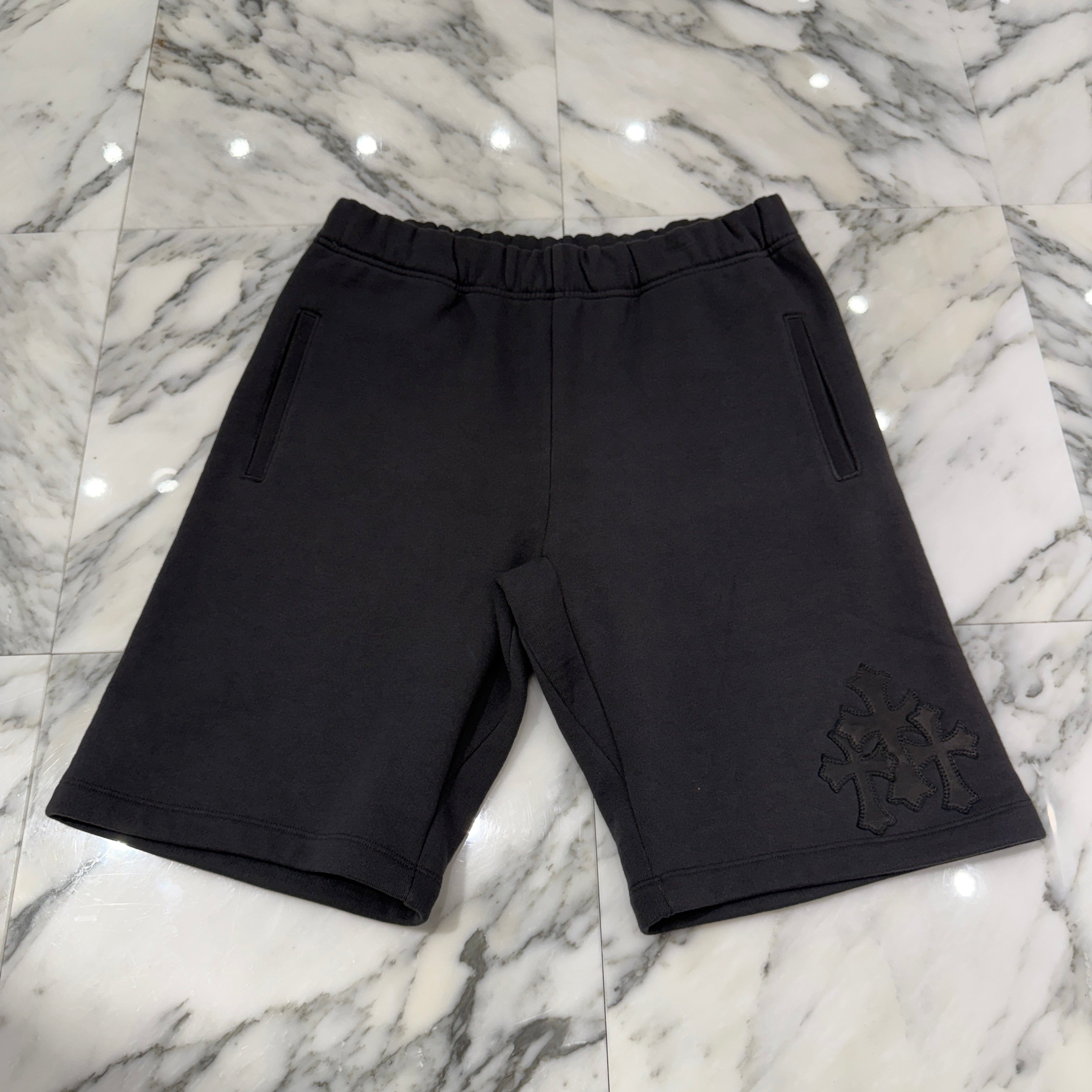 ☆美品☆ CHROME HEARTS セメタリークロスパッチ　ハーフパンツ CHROME HEARTS セメンタリークロス総柄スウェットハーフパンツ M
