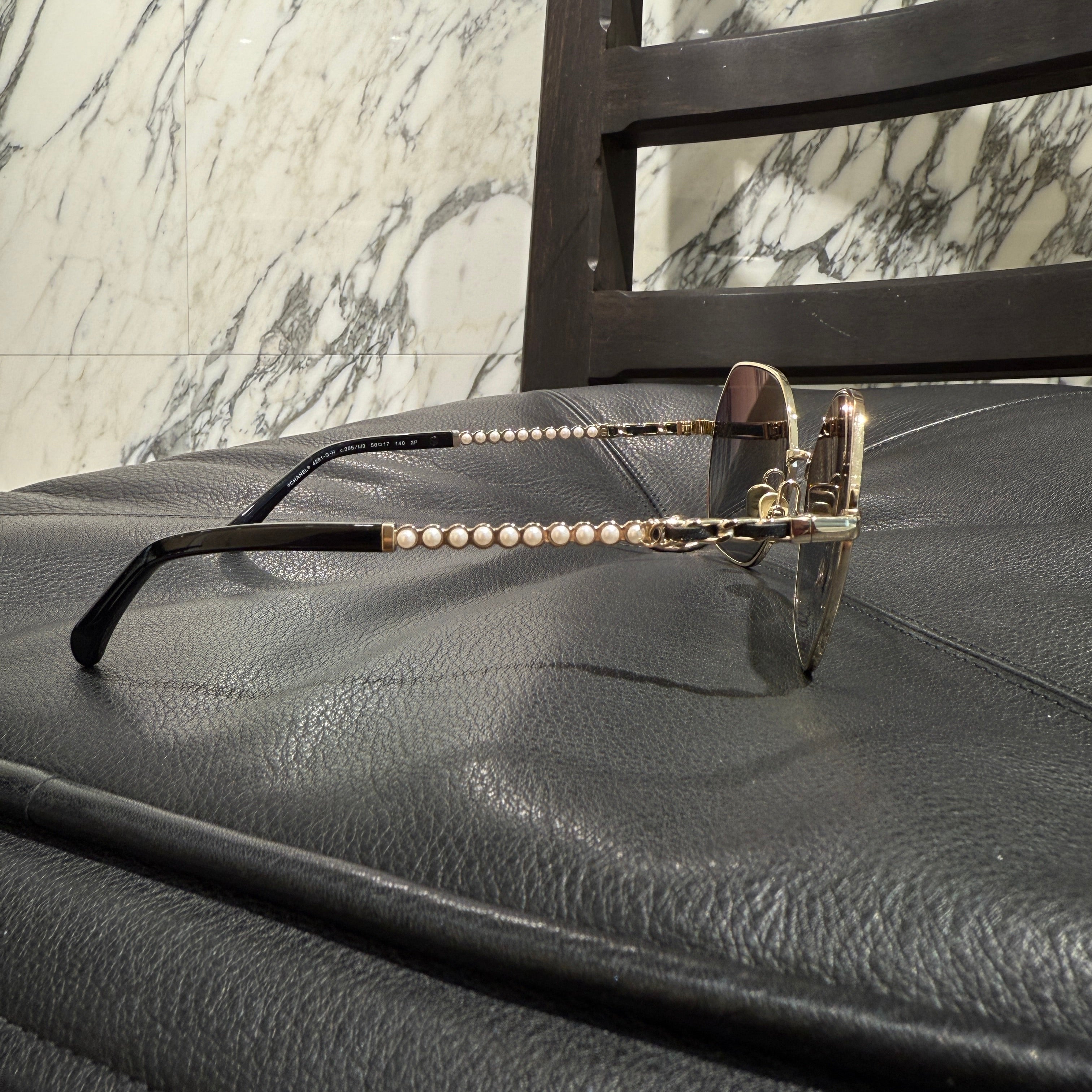 CHANEL COCO Mark Glass Pearl Chain Square Sunglasses 4281-Q-H Size 56□17 140 シャネル ココマーク ガラスパール チェーン スクエア サングラス サイズ56□17 140