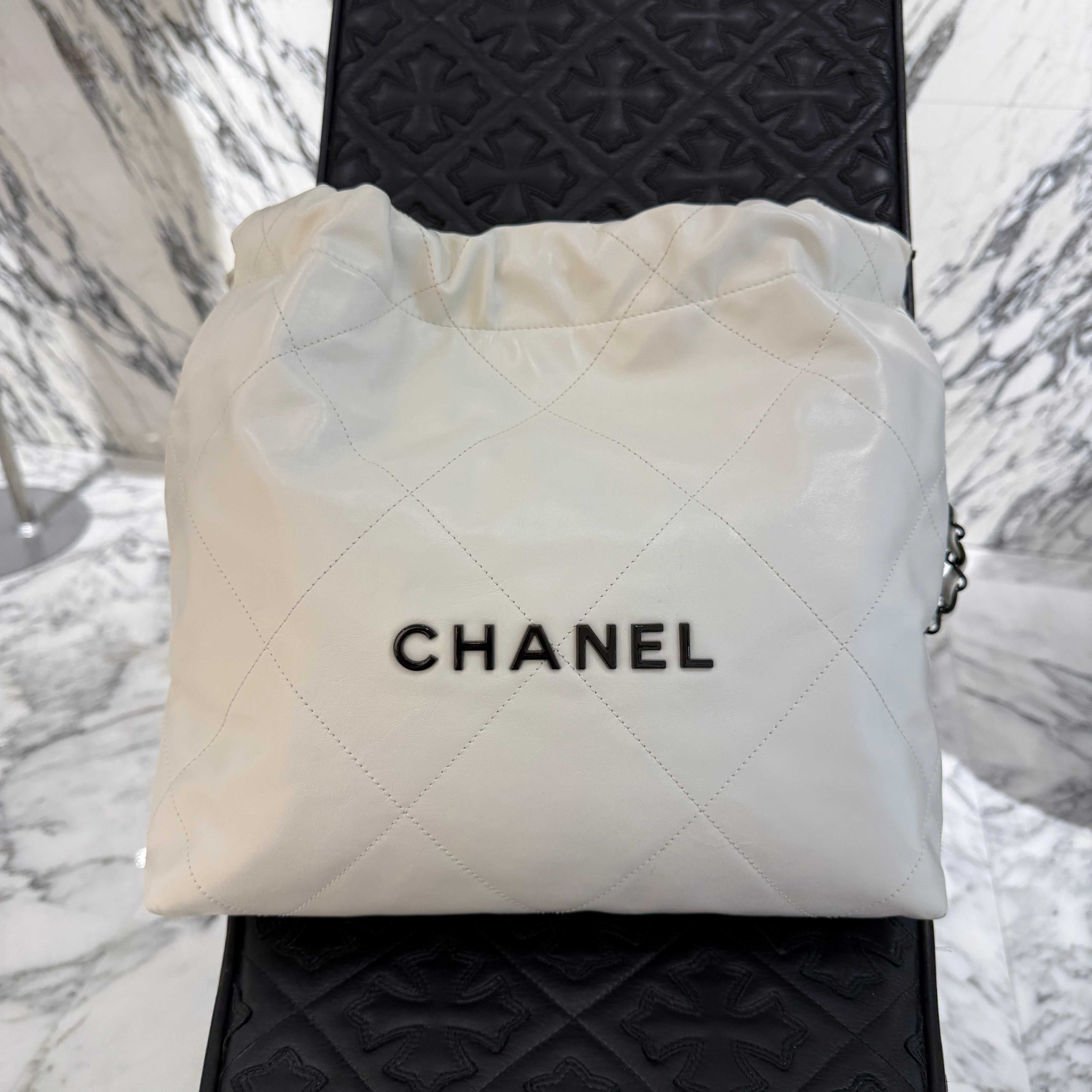 CHANEL 22 Mini Shiny Calf Leather Chain Shoulder Bag シャネル 22
