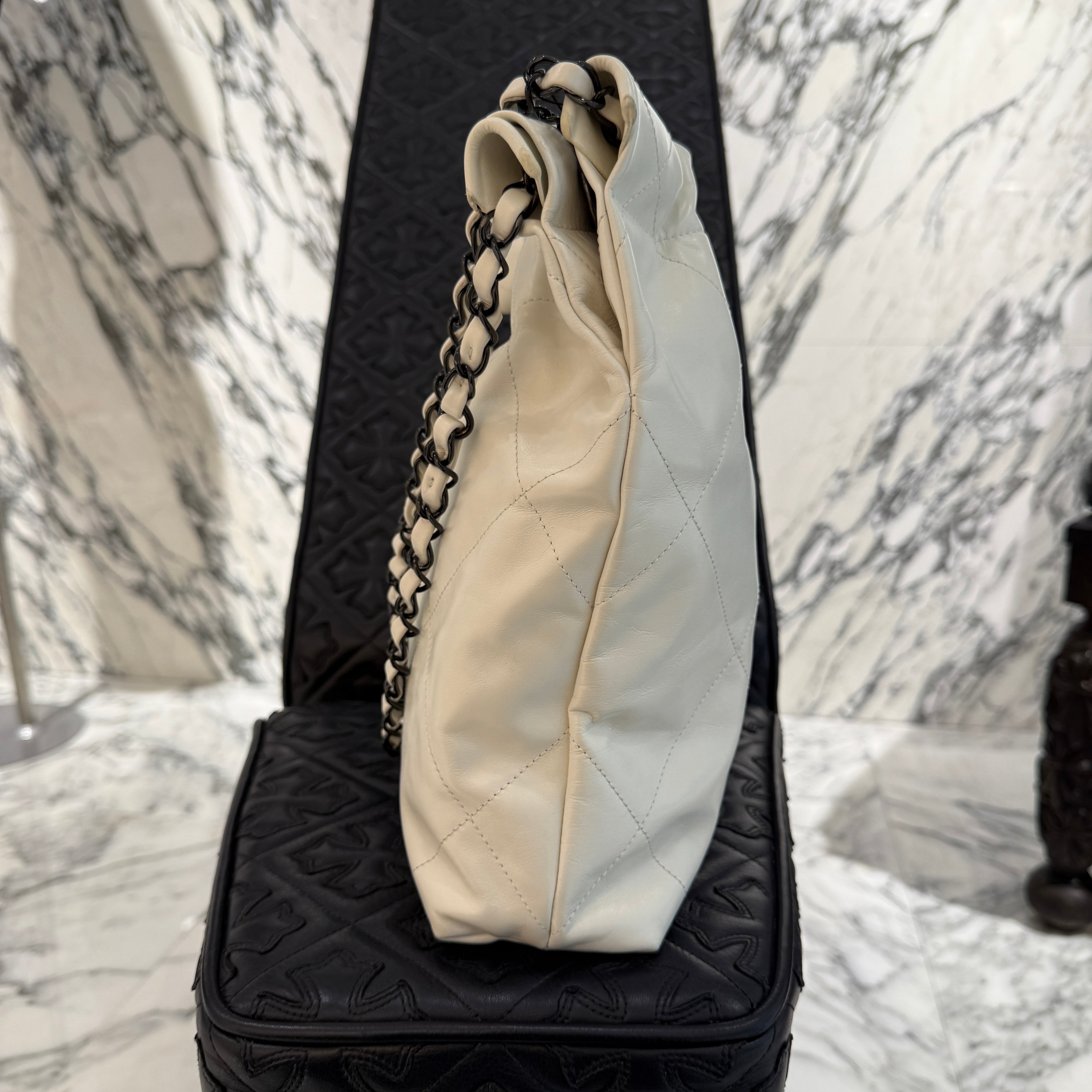 CHANEL 22 Mini Shiny Calf Leather Chain Shoulder Bag シャネル 22 ミニ シャイニーカーフスキン チェーン ショルダーバッグ