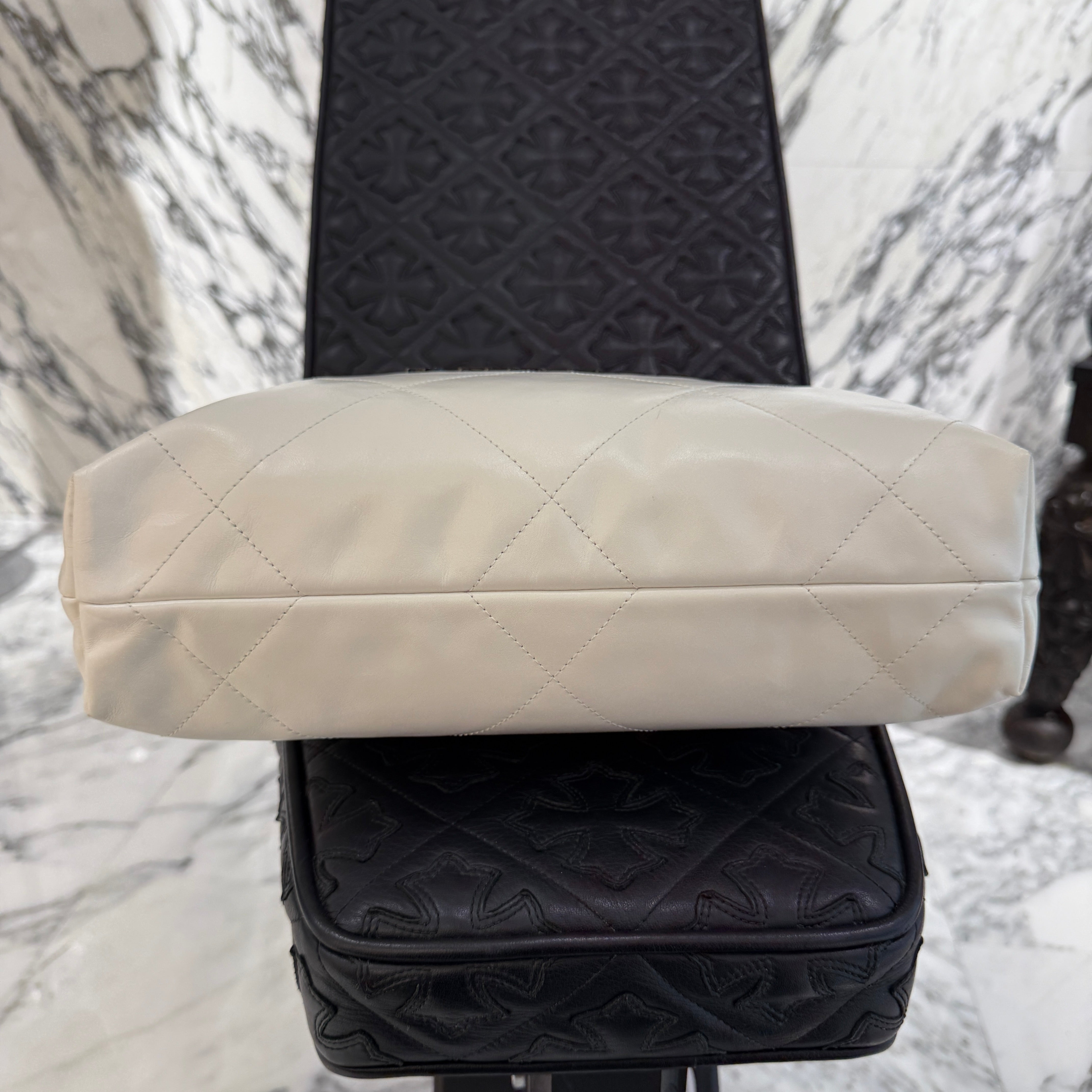 CHANEL 22 Mini Shiny Calf Leather Chain Shoulder Bag シャネル 22 ミニ シャイニーカーフスキン チェーン ショルダーバッグ