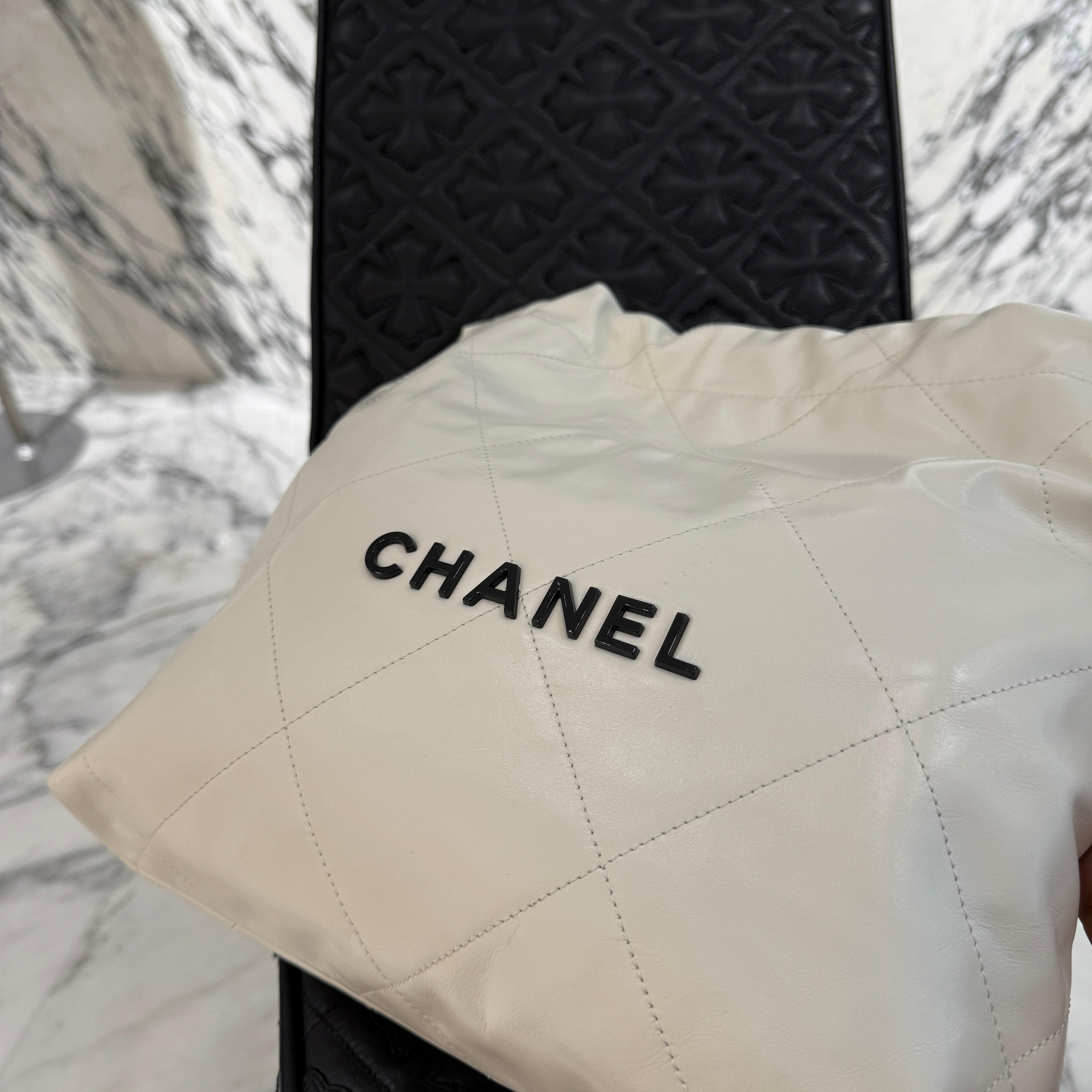 CHANEL 22 Mini Shiny Calf Leather Chain Shoulder Bag シャネル 22 ミニ シャイニーカーフスキン チェーン ショルダーバッグ