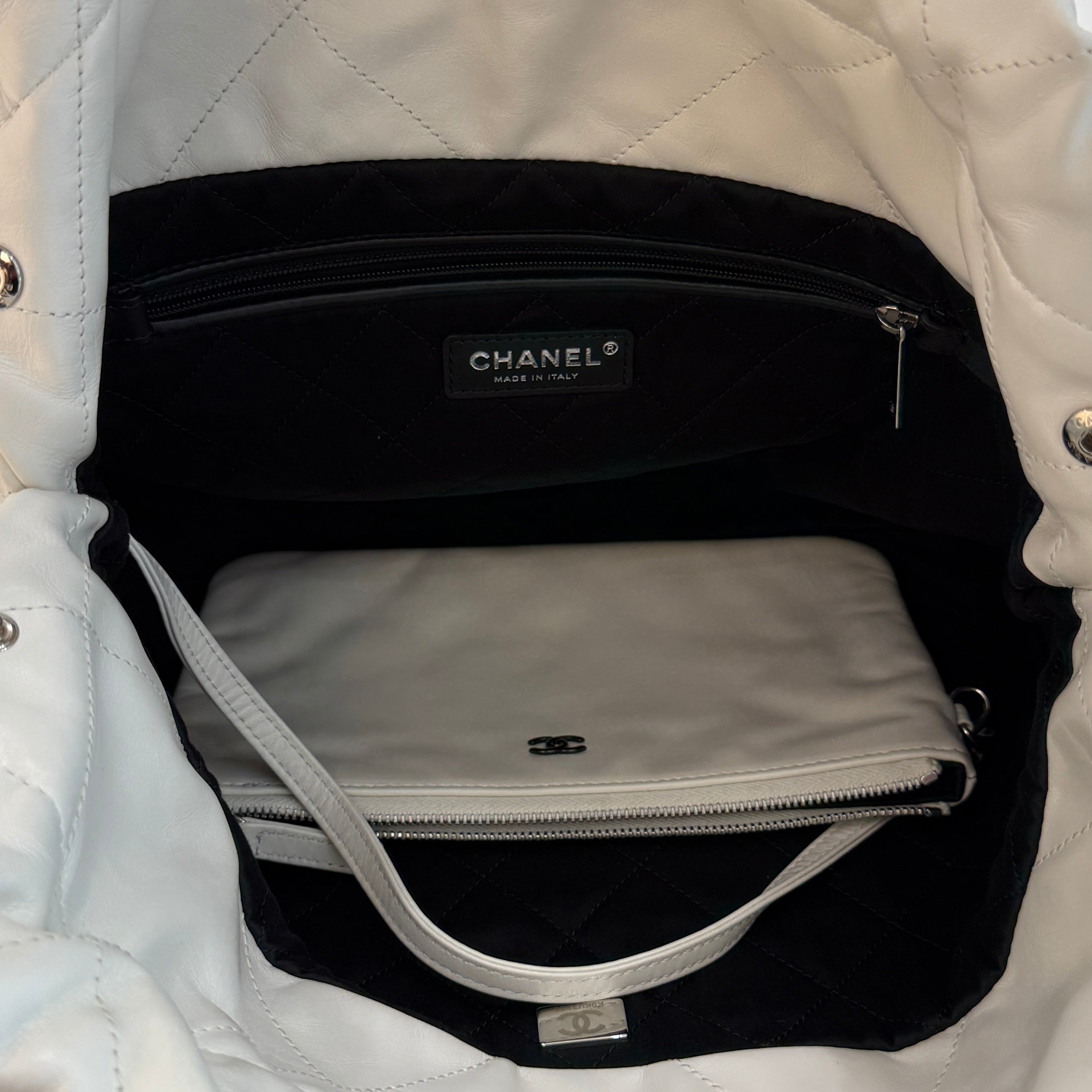 CHANEL 22 Mini Shiny Calf Leather Chain Shoulder Bag シャネル 22 ミニ シャイニーカーフスキン チェーン ショルダーバッグ