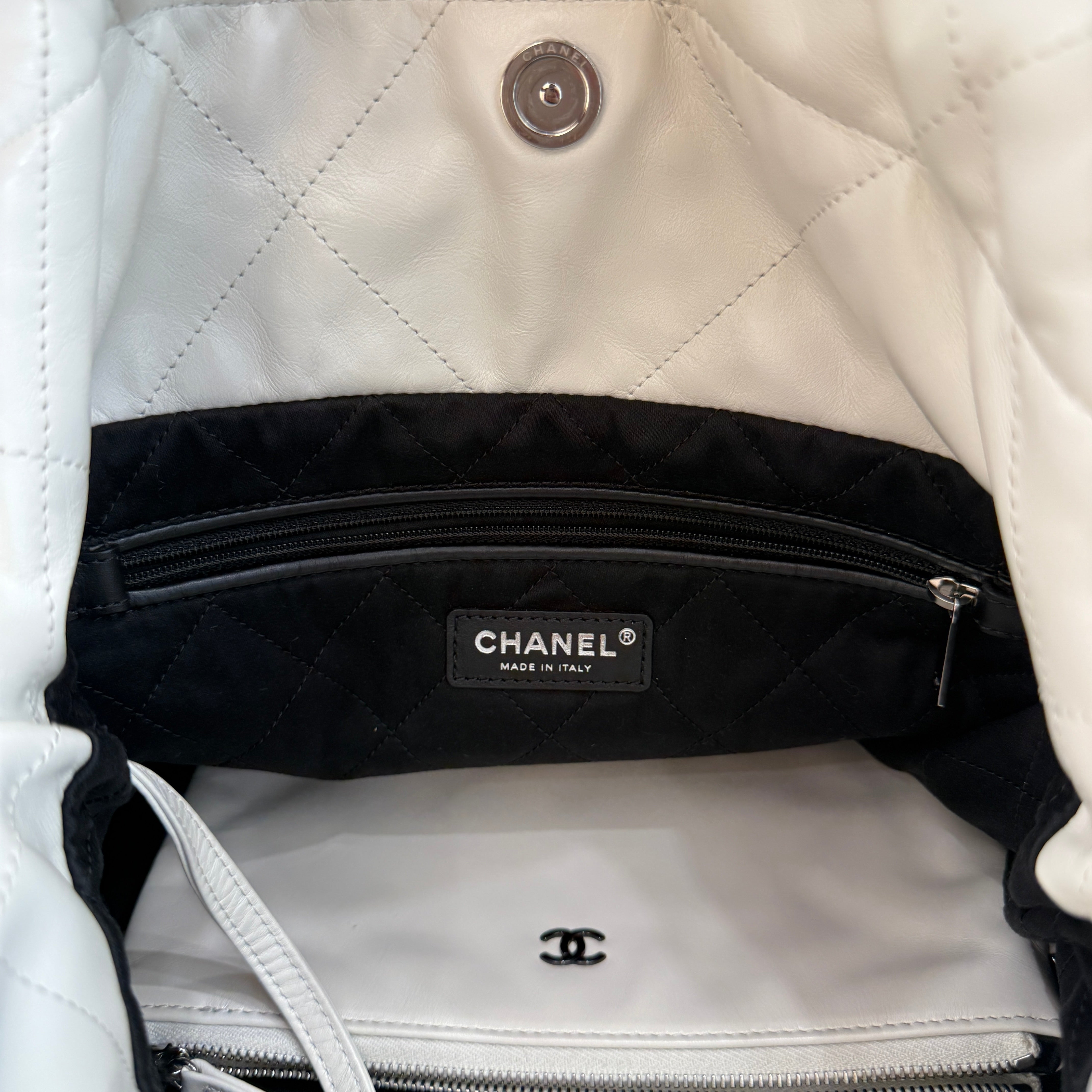CHANEL 22 Mini Shiny Calf Leather Chain Shoulder Bag シャネル 22 ミニ シャイニーカーフスキン チェーン ショルダーバッグ