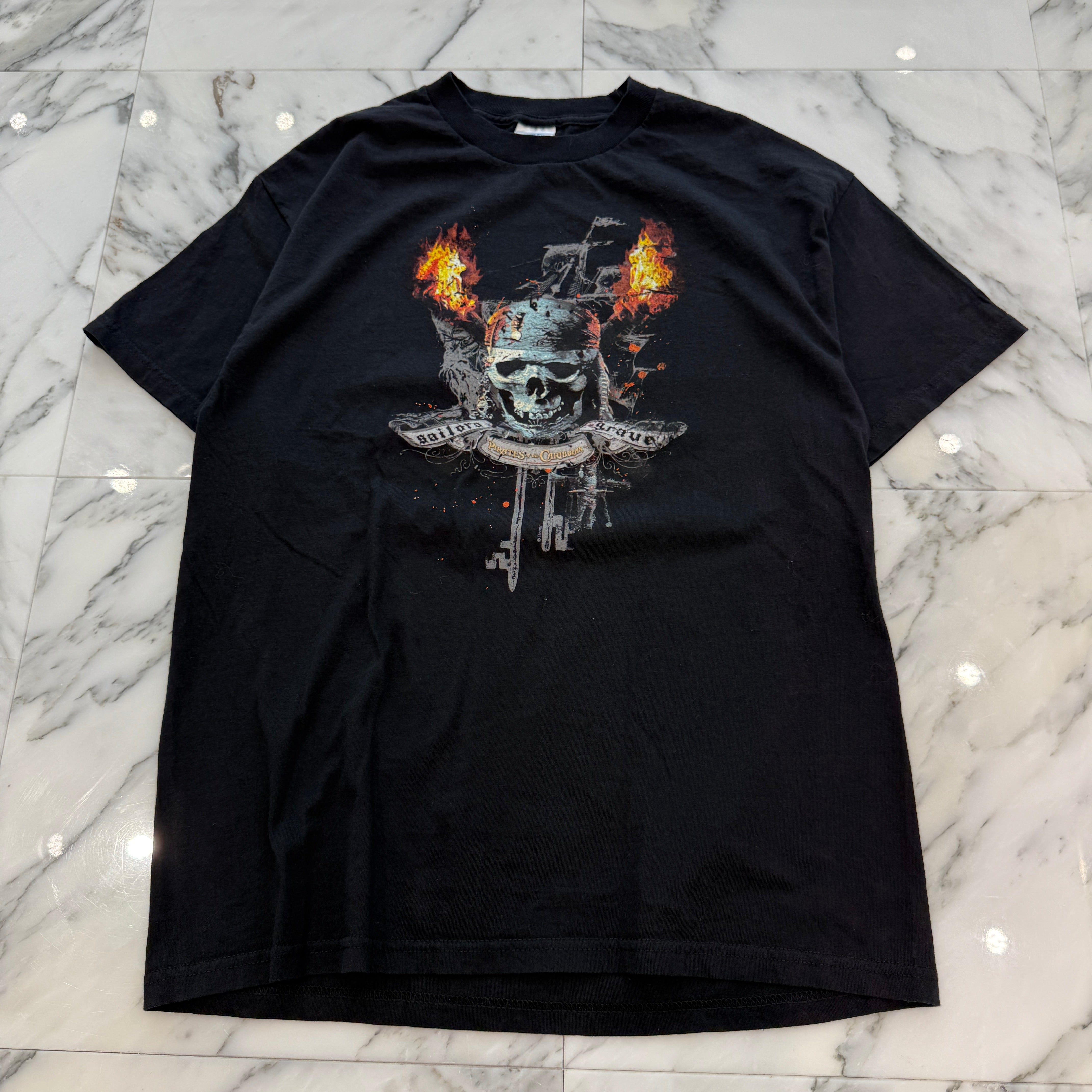 Vintage 00's Disney Pirates of the Caribbean "SAILORS GRAVE" TENNESSEE RIVER S/S Tee Size L 00's ディズニー パイレーツ・オブ・カリビアン "セイラーズ・グレイブ" テネシーリバー社製 Tシャツ サイズL