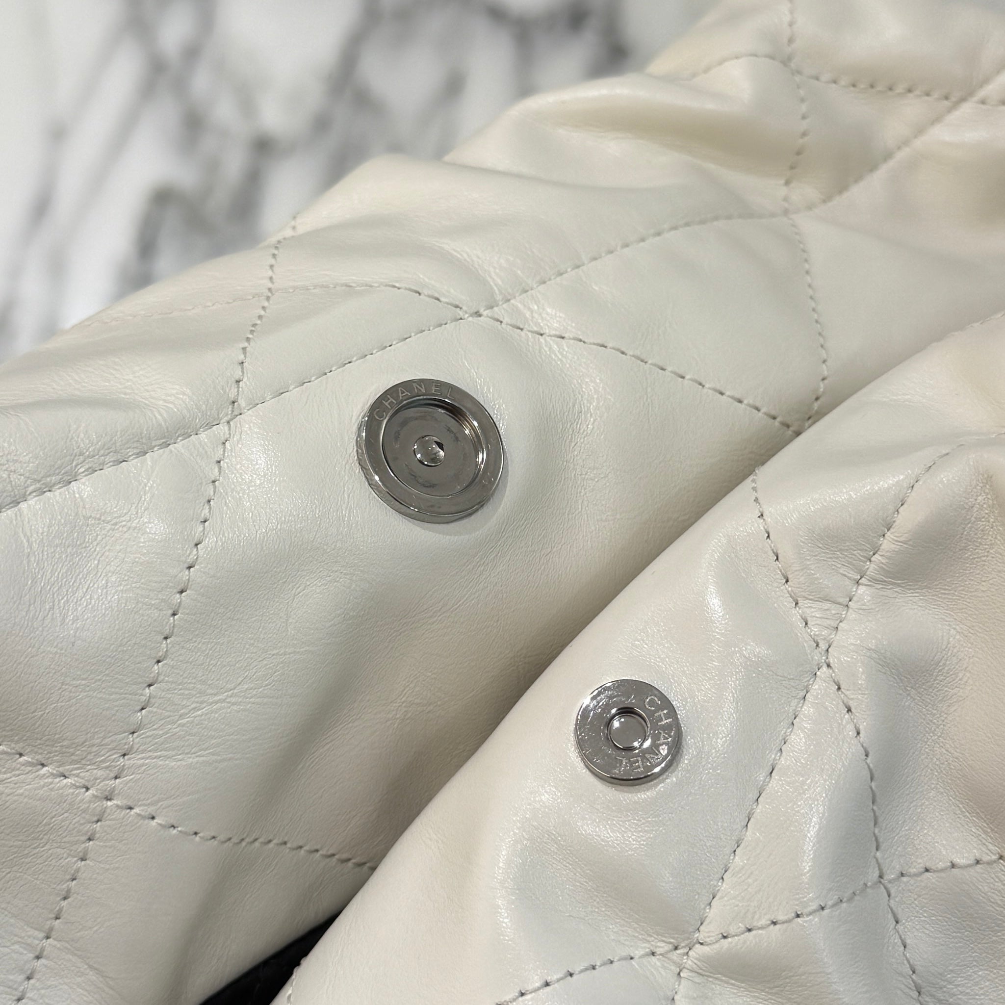 CHANEL 22 Mini Shiny Calf Leather Chain Shoulder Bag シャネル 22 ミニ シャイニーカーフスキン チェーン ショルダーバッグ