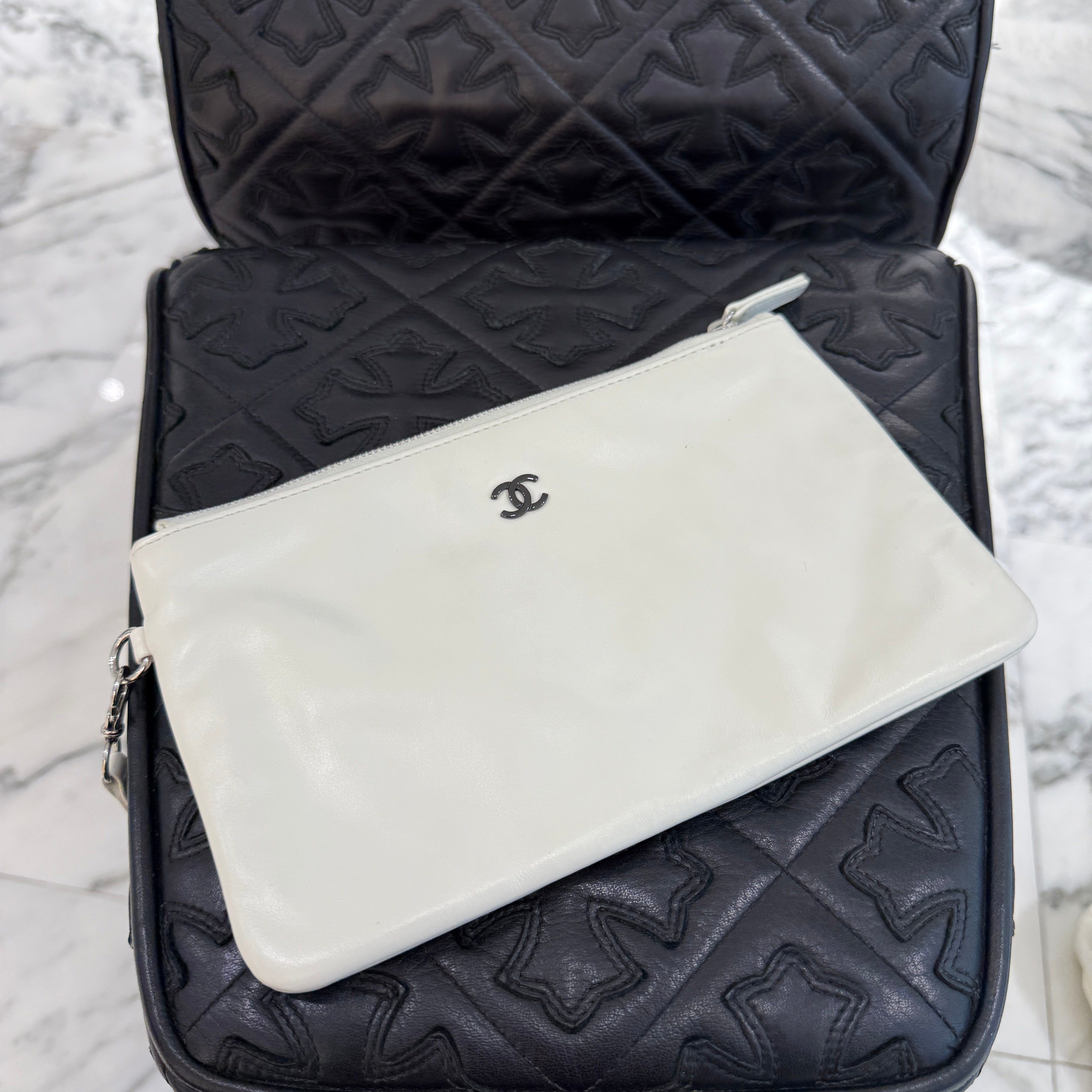CHANEL 22 Mini Shiny Calf Leather Chain Shoulder Bag シャネル 22