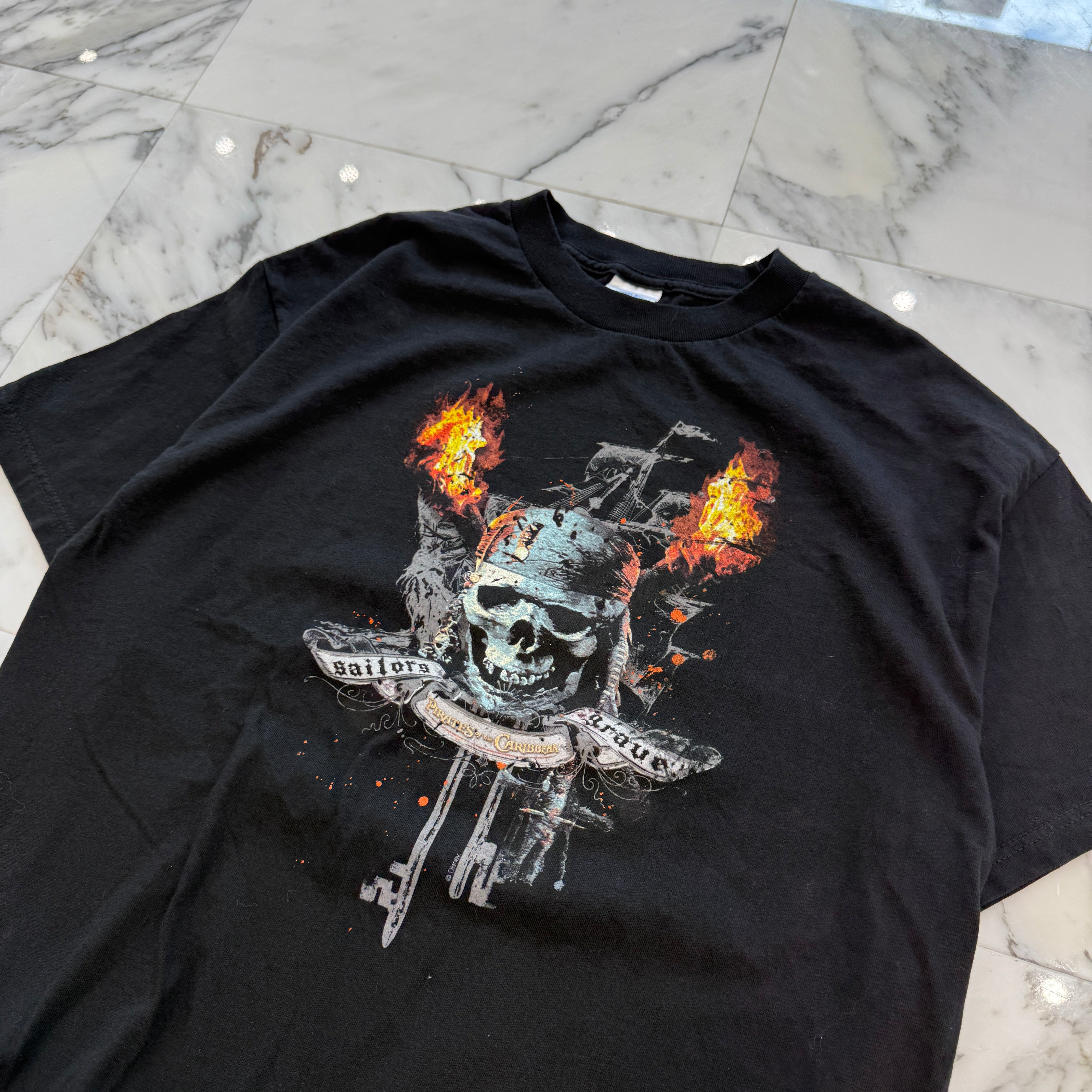 Vintage 00's Disney Pirates of the Caribbean "SAILORS GRAVE" TENNESSEE RIVER S/S Tee Size L 00's ディズニー パイレーツ・オブ・カリビアン "セイラーズ・グレイブ" テネシーリバー社製 Tシャツ サイズL