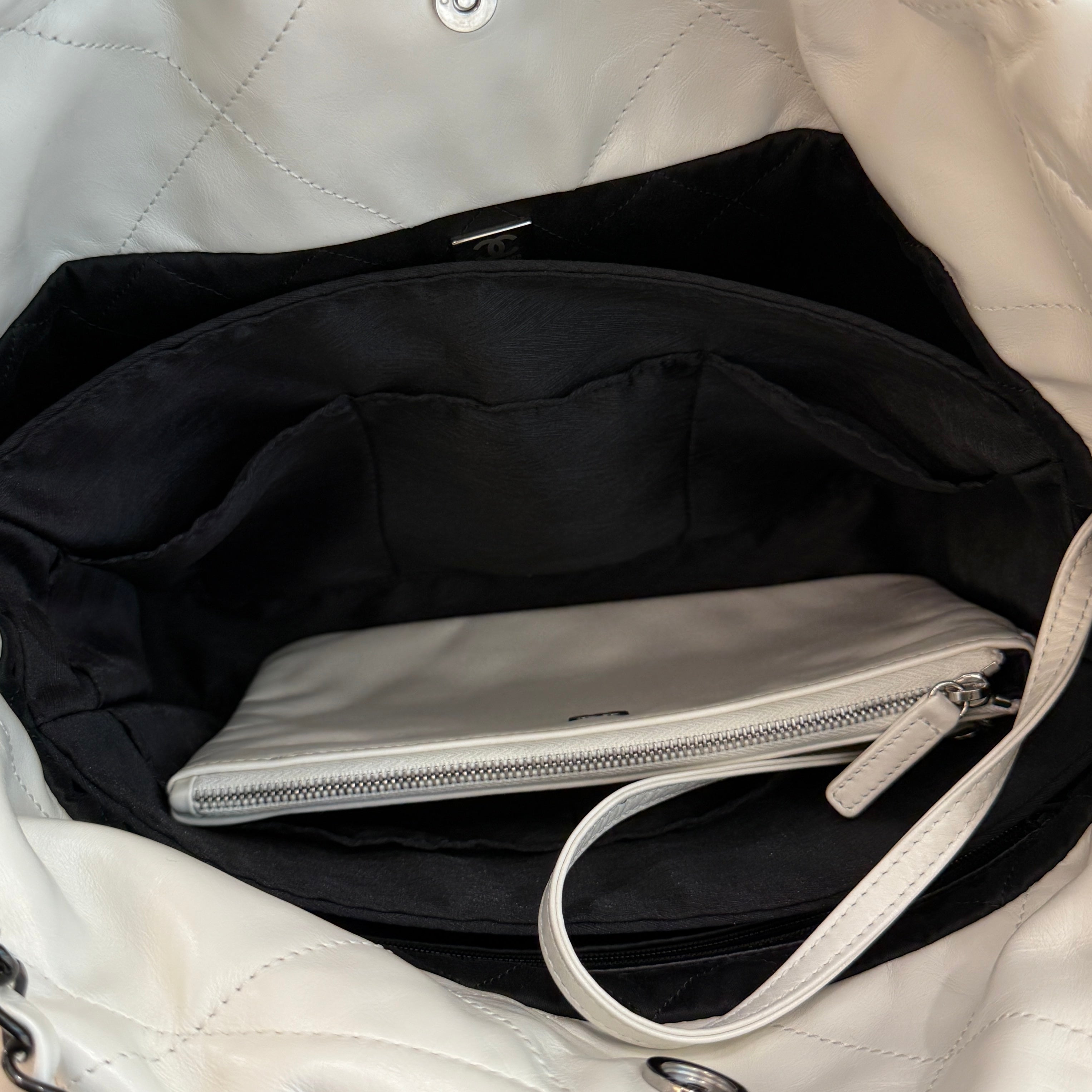 CHANEL 22 Mini Shiny Calf Leather Chain Shoulder Bag シャネル 22 ミニ シャイニーカーフスキン チェーン ショルダーバッグ