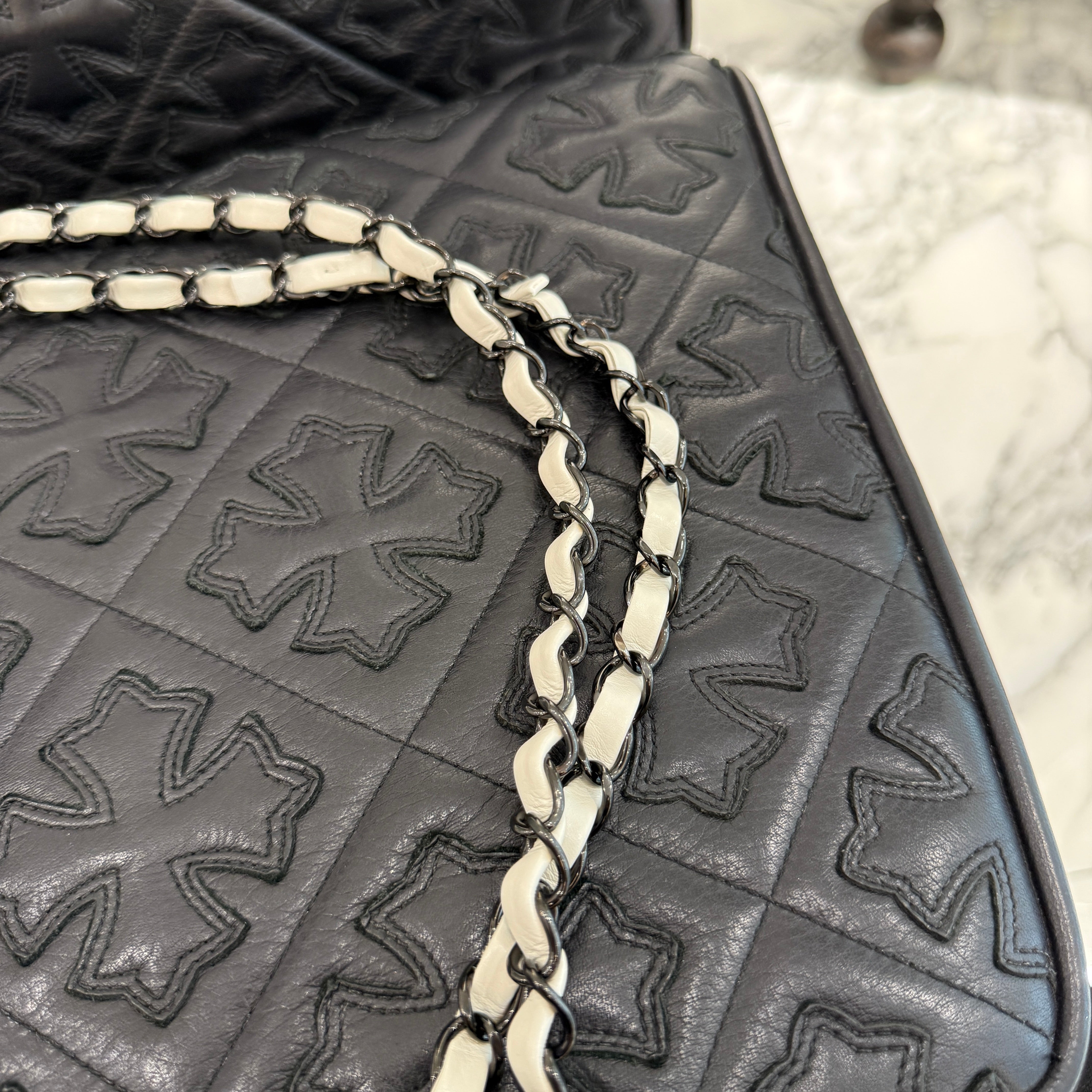 CHANEL 22 Mini Shiny Calf Leather Chain Shoulder Bag シャネル 22