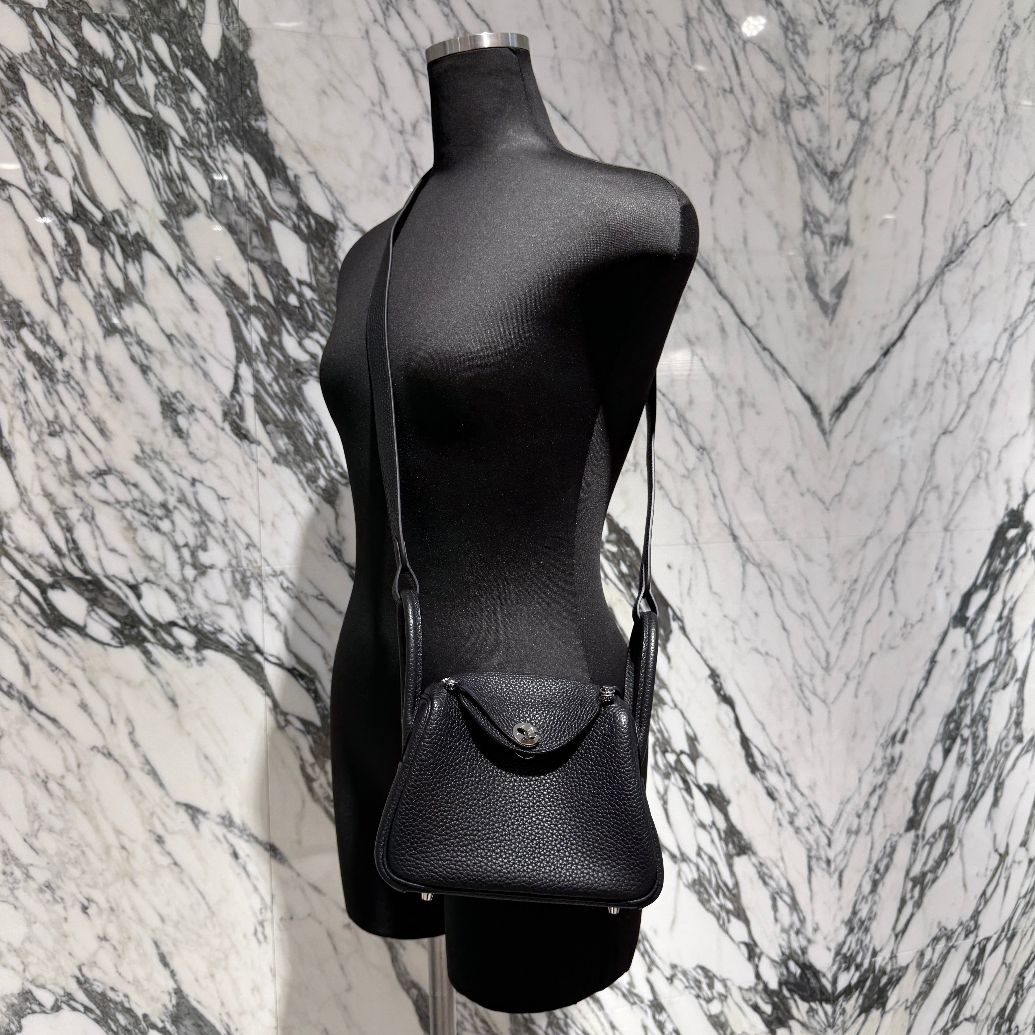 HERMES Mini Lindy "Noir" Leather Shoulder Bag K刻印 エルメス ミニ リンディ "ノワール" レザーショルダーバッグ K刻印