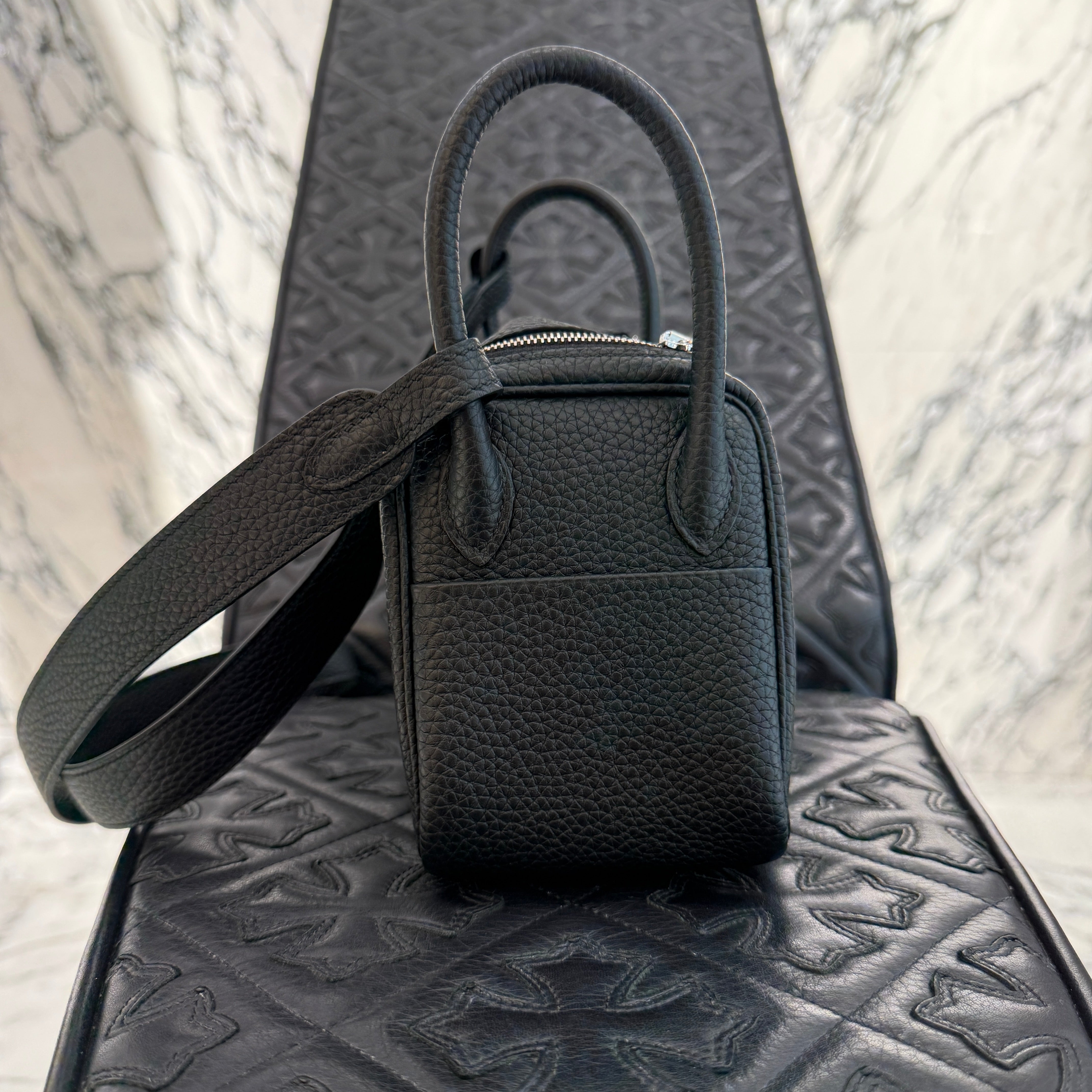 HERMES Mini Lindy "Noir" Leather Shoulder Bag K刻印 エルメス ミニ リンディ "ノワール" レザーショルダーバッグ K刻印