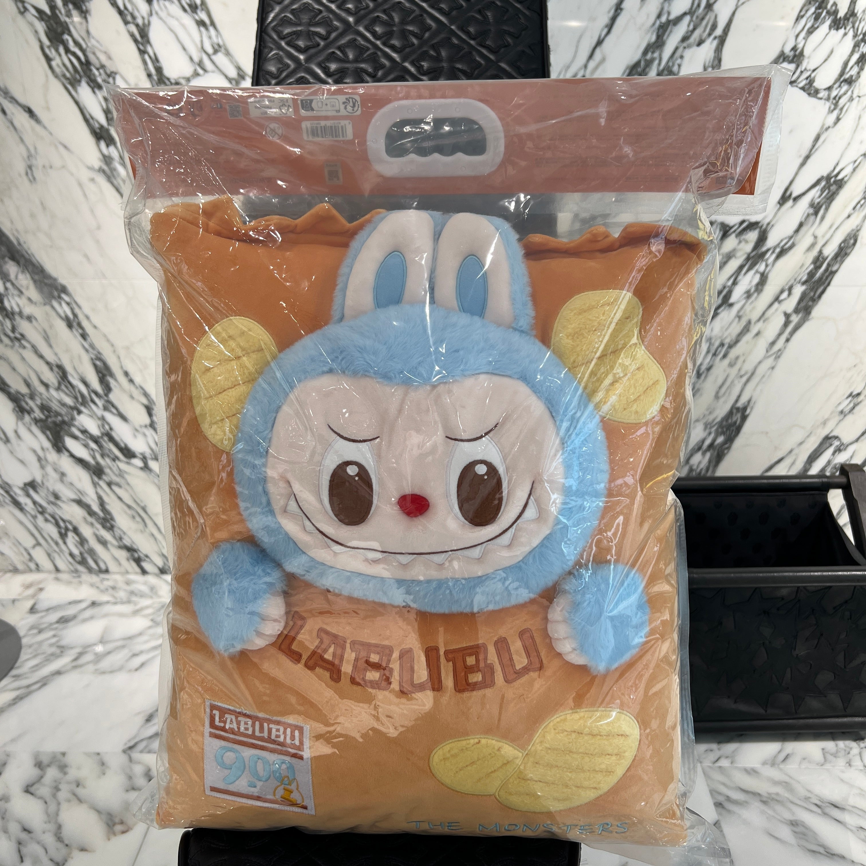 POP MART The Monsters Wacky Mart Chips LABUBU Pillow ポップマート ザ・モンスターズ ワッキーマート チップス ラブブ ピロー 枕