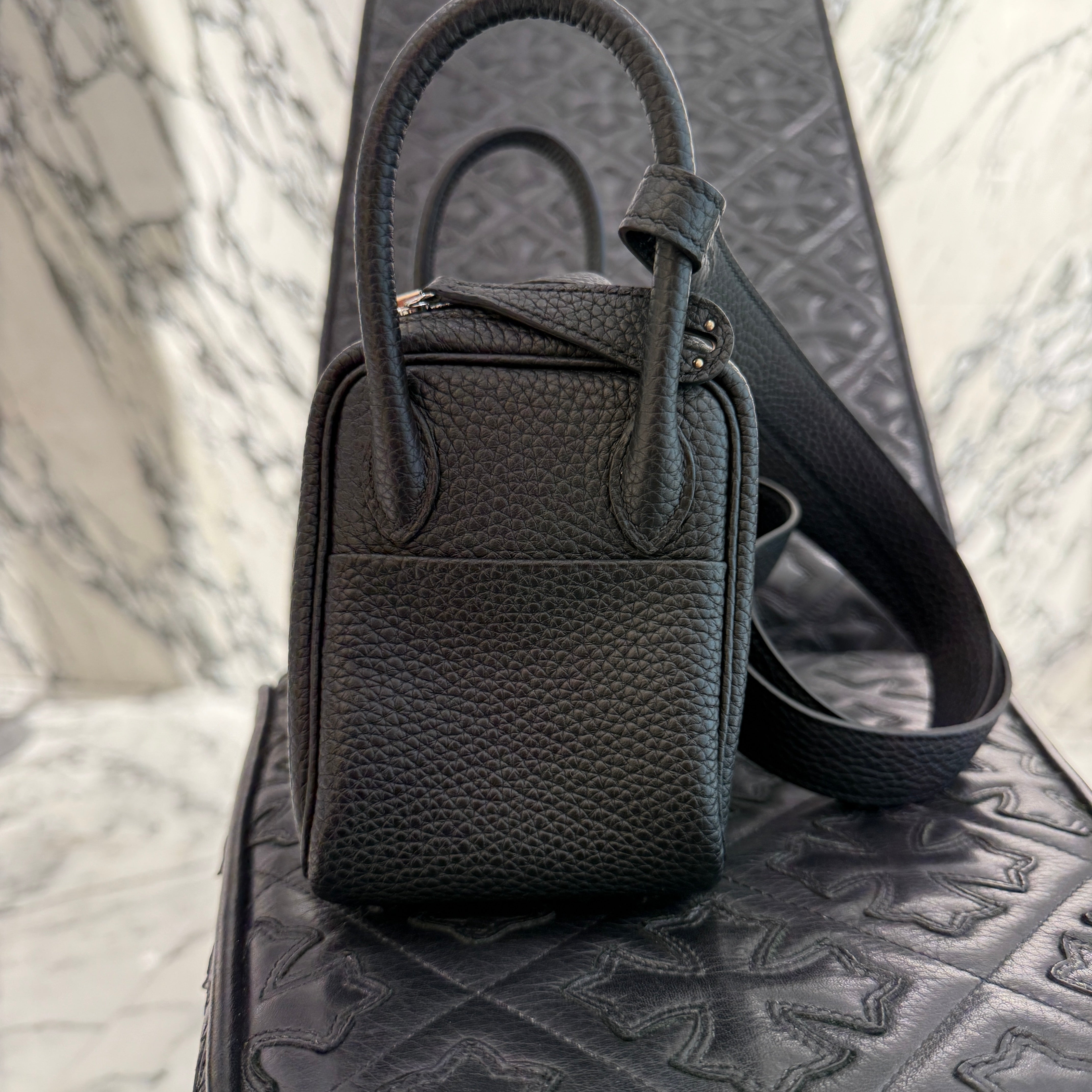 HERMES Mini Lindy "Noir" Leather Shoulder Bag K刻印 エルメス ミニ リンディ "ノワール" レザーショルダーバッグ K刻印