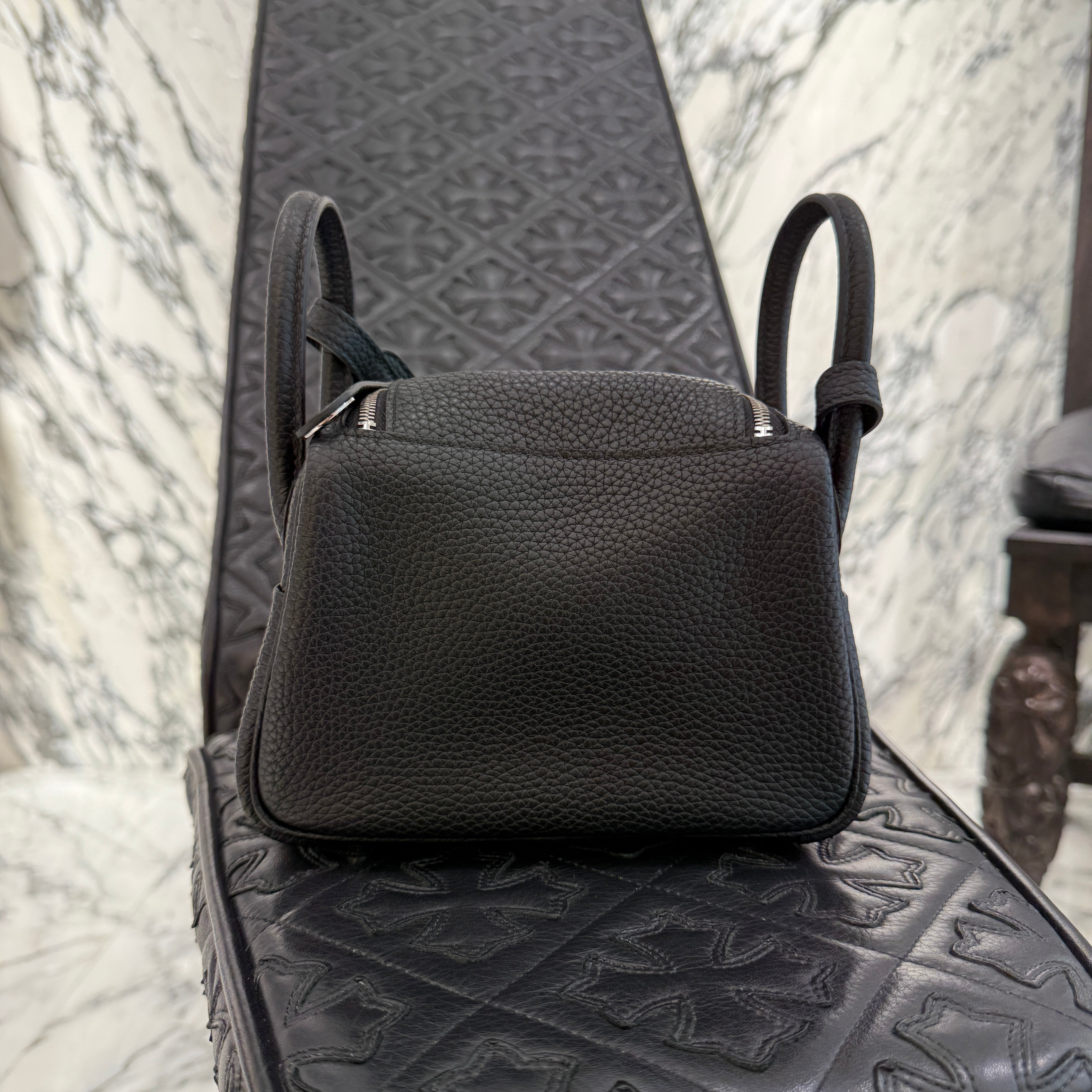 HERMES Mini Lindy "Noir" Leather Shoulder Bag K刻印 エルメス ミニ リンディ "ノワール" レザーショルダーバッグ K刻印