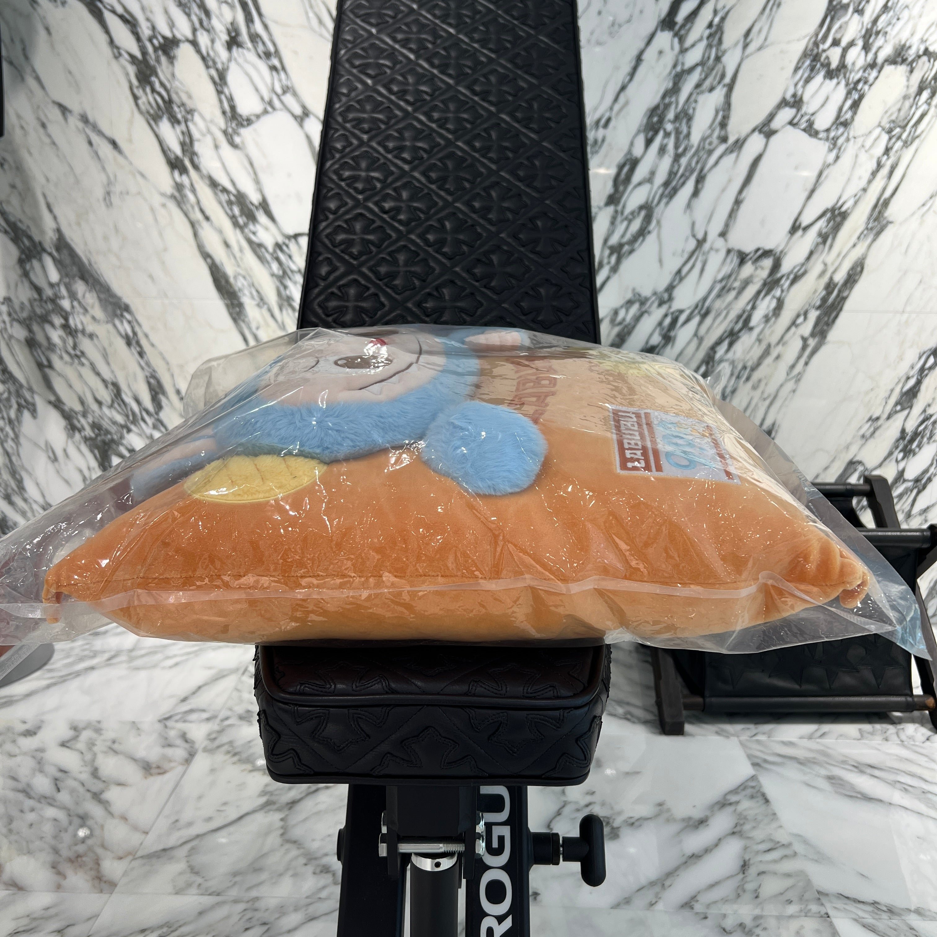 POP MART The Monsters Wacky Mart Chips LABUBU Pillow ポップマート ザ・モンスターズ ワッキーマート チップス ラブブ ピロー 枕