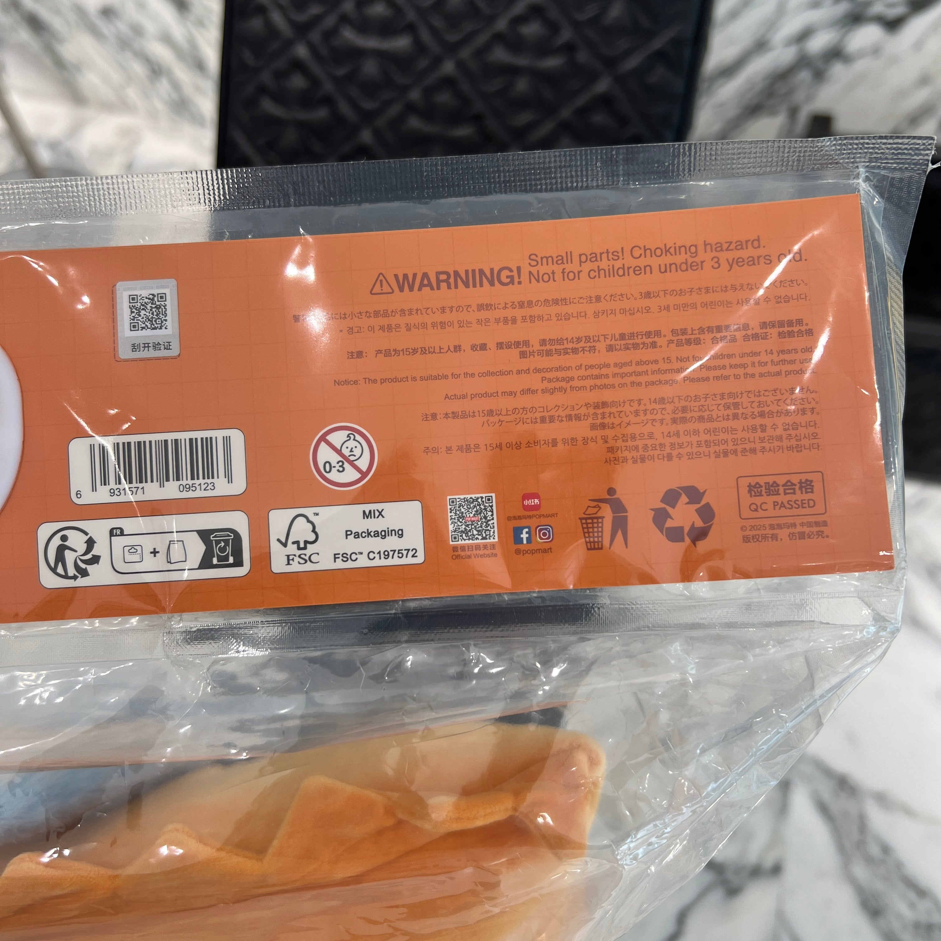 POP MART The Monsters Wacky Mart Chips LABUBU Pillow ポップマート ザ・モンスターズ ワッキーマート チップス ラブブ ピロー 枕