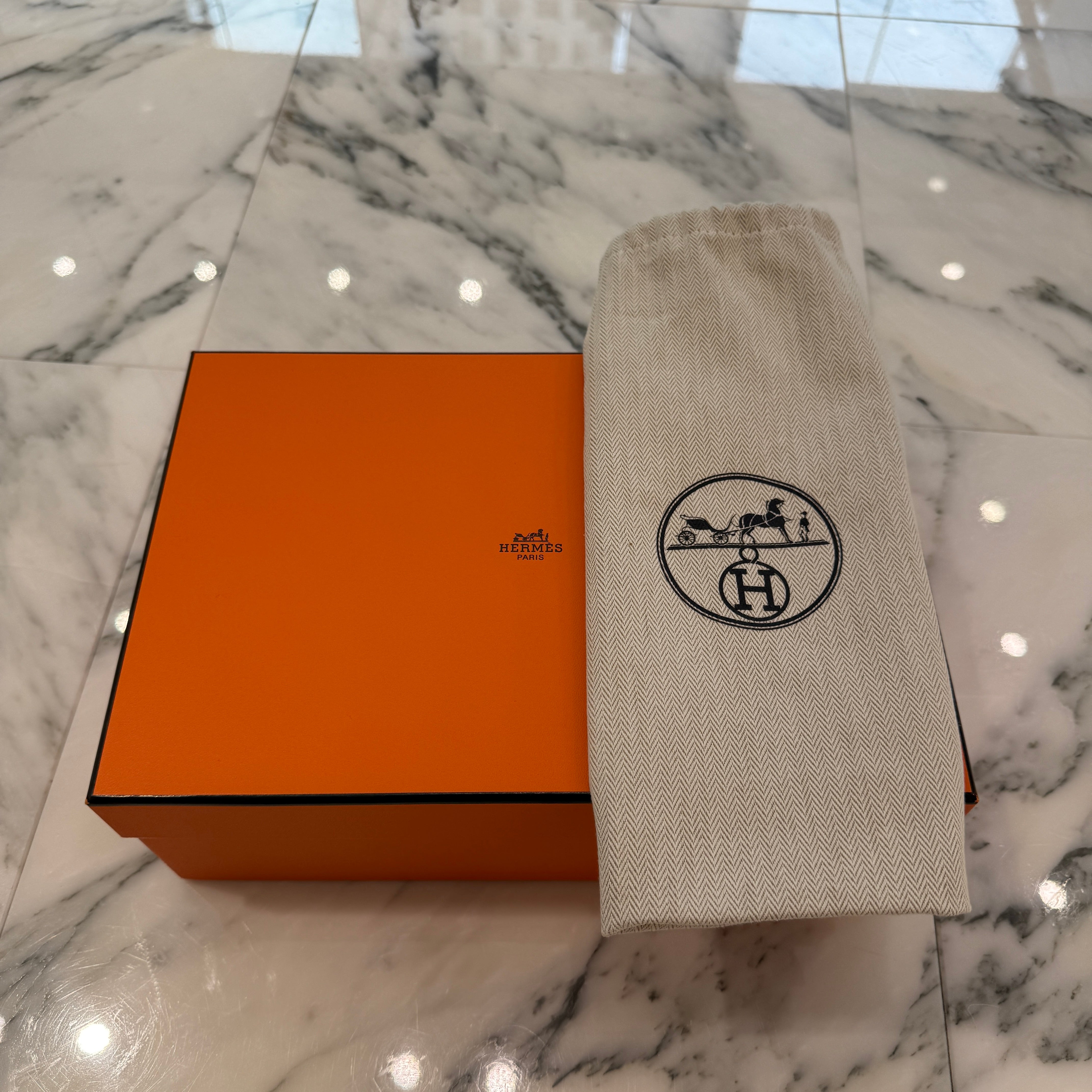 HERMES Mini Lindy "Noir" Leather Shoulder Bag K刻印 エルメス ミニ リンディ "ノワール" レザーショルダーバッグ K刻印