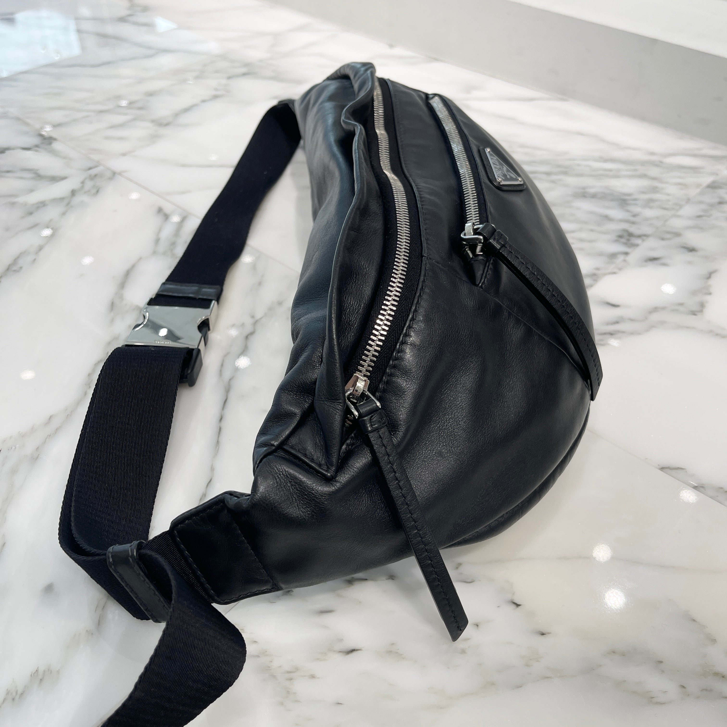 PRADA 2021AW Triangle Logo Leather West Poach 2VH140_2DXV_F0002_V_OOO プラダ トライアングルロゴ レザーウェストポーチ