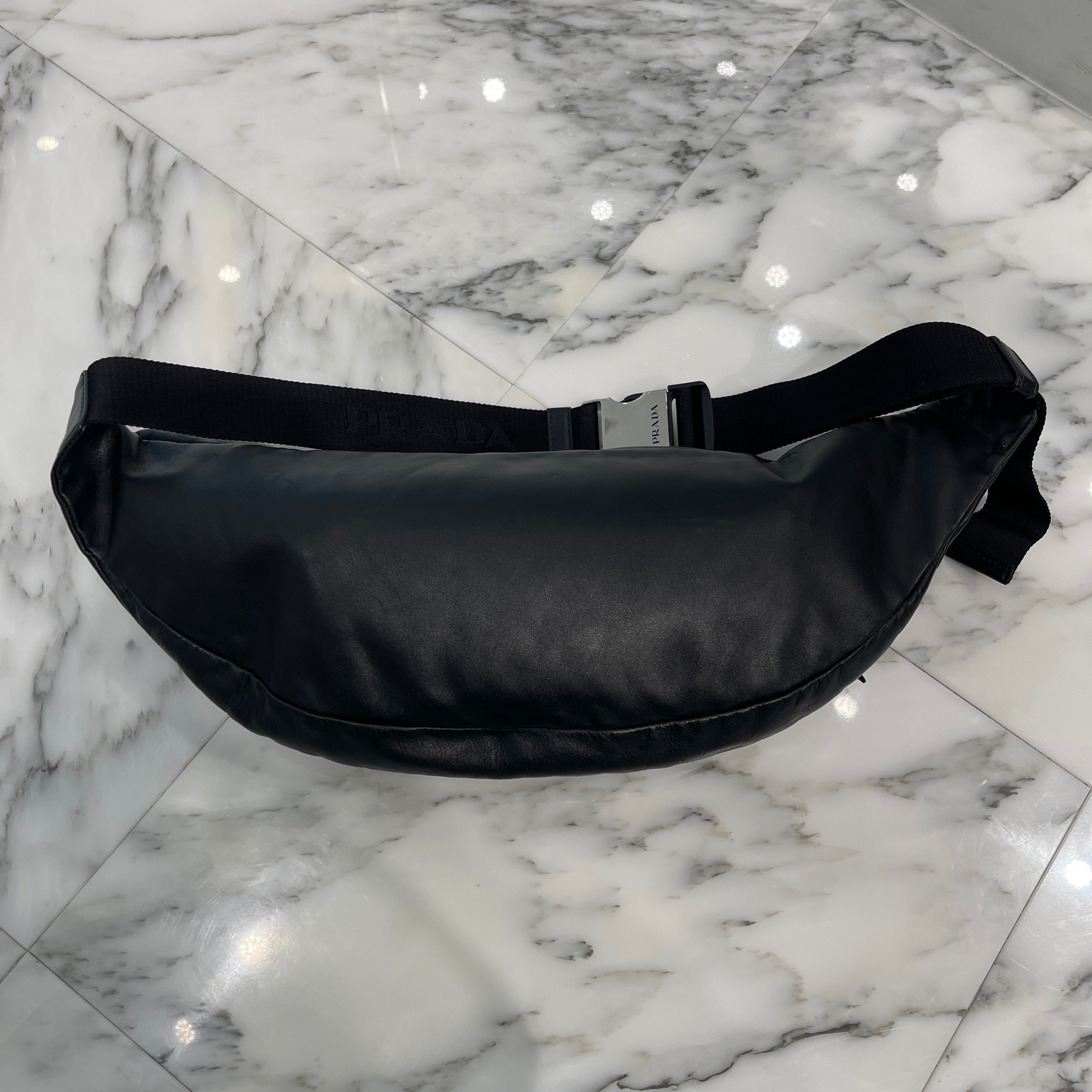 PRADA 2021AW Triangle Logo Leather West Poach 2VH140_2DXV_F0002_V_OOO プラダ トライアングルロゴ レザーウェストポーチ