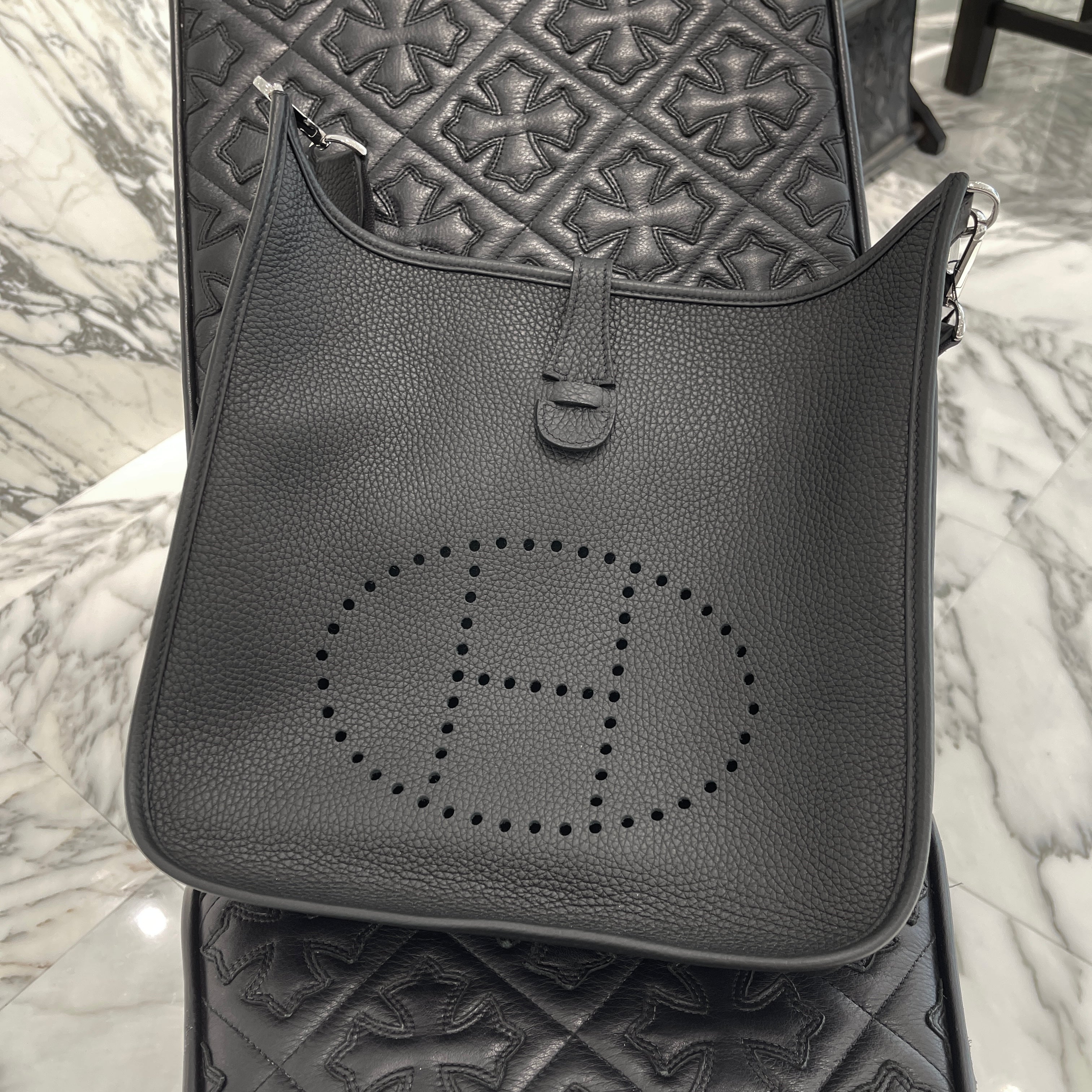 HERMES Evelyne Trois PM 29 "Noir" W刻印 エルメス エブリン トロワ PM 29 "ノワール" レザーショルダーバッグ