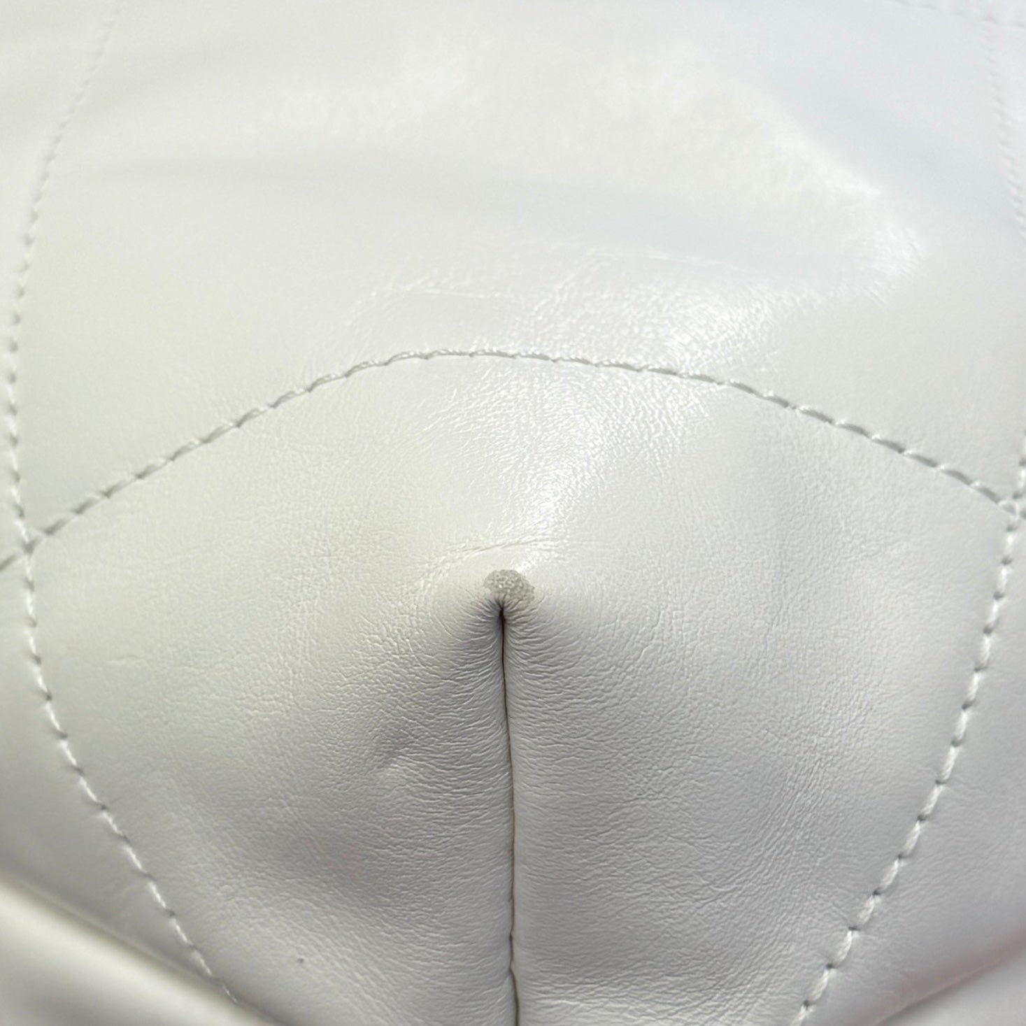 CHANEL 22 Mini Shiny Calf Leather Chain Shoulder Bag シャネル 22 ミニ シャイニーカーフスキン チェーン ショルダーバッグ