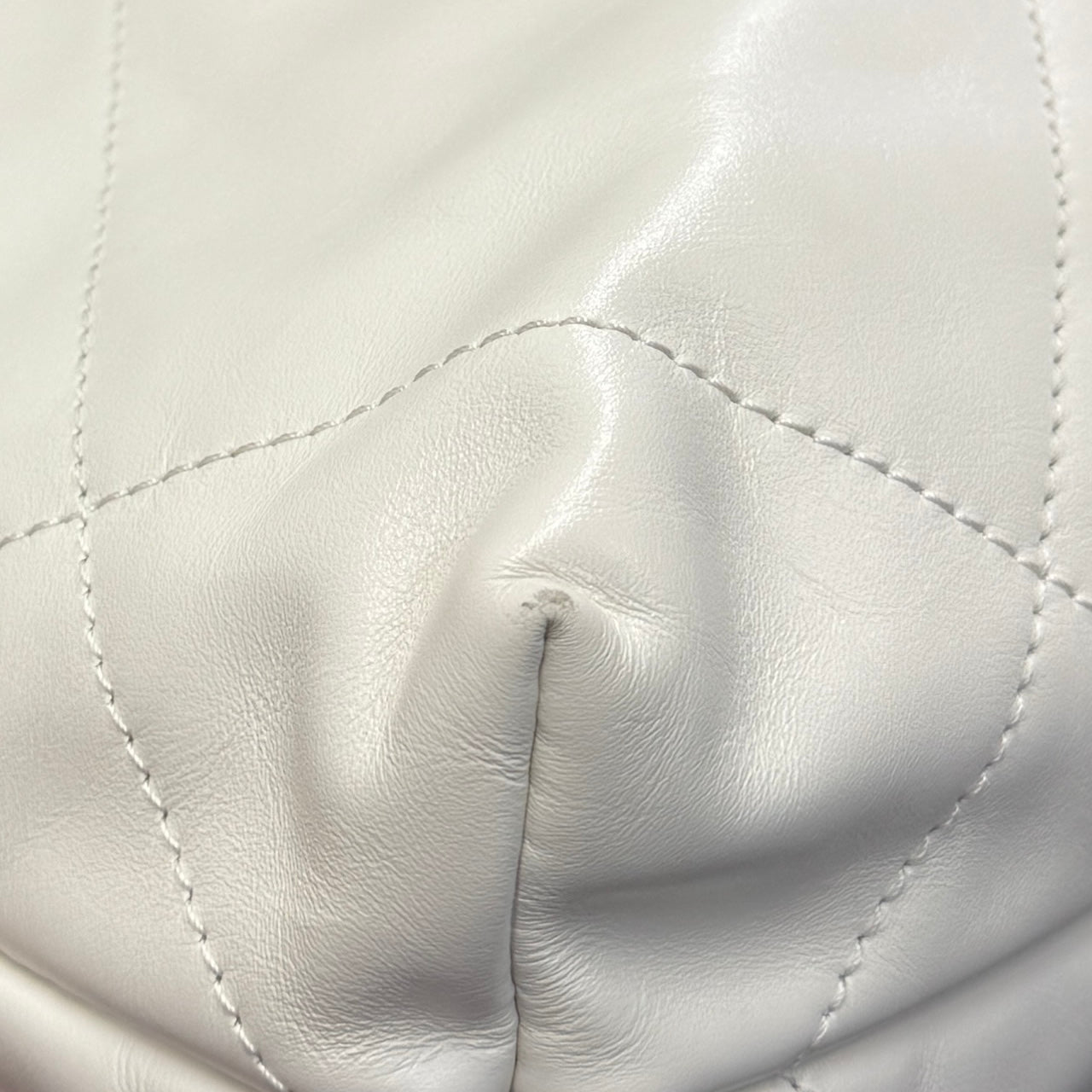 CHANEL 22 Mini Shiny Calf Leather Chain Shoulder Bag シャネル 22 ミニ シャイニーカーフスキン チェーン ショルダーバッグ