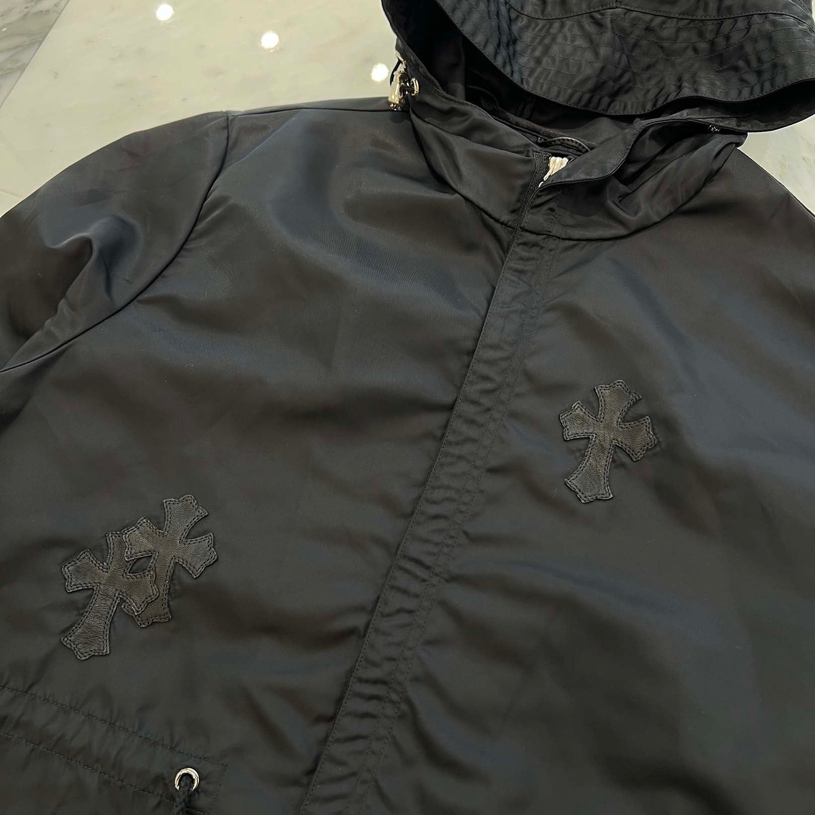 CHROME HEARTS Y NOT PUDDLES Cemetery Cross Leather Patch Zip Up Nylon Hooded Coat Size M クロムハーツ ワイノット パドルズ セメタリークロス レザーパッチ ジップアップ ナイロン フーデッド コート サイズM