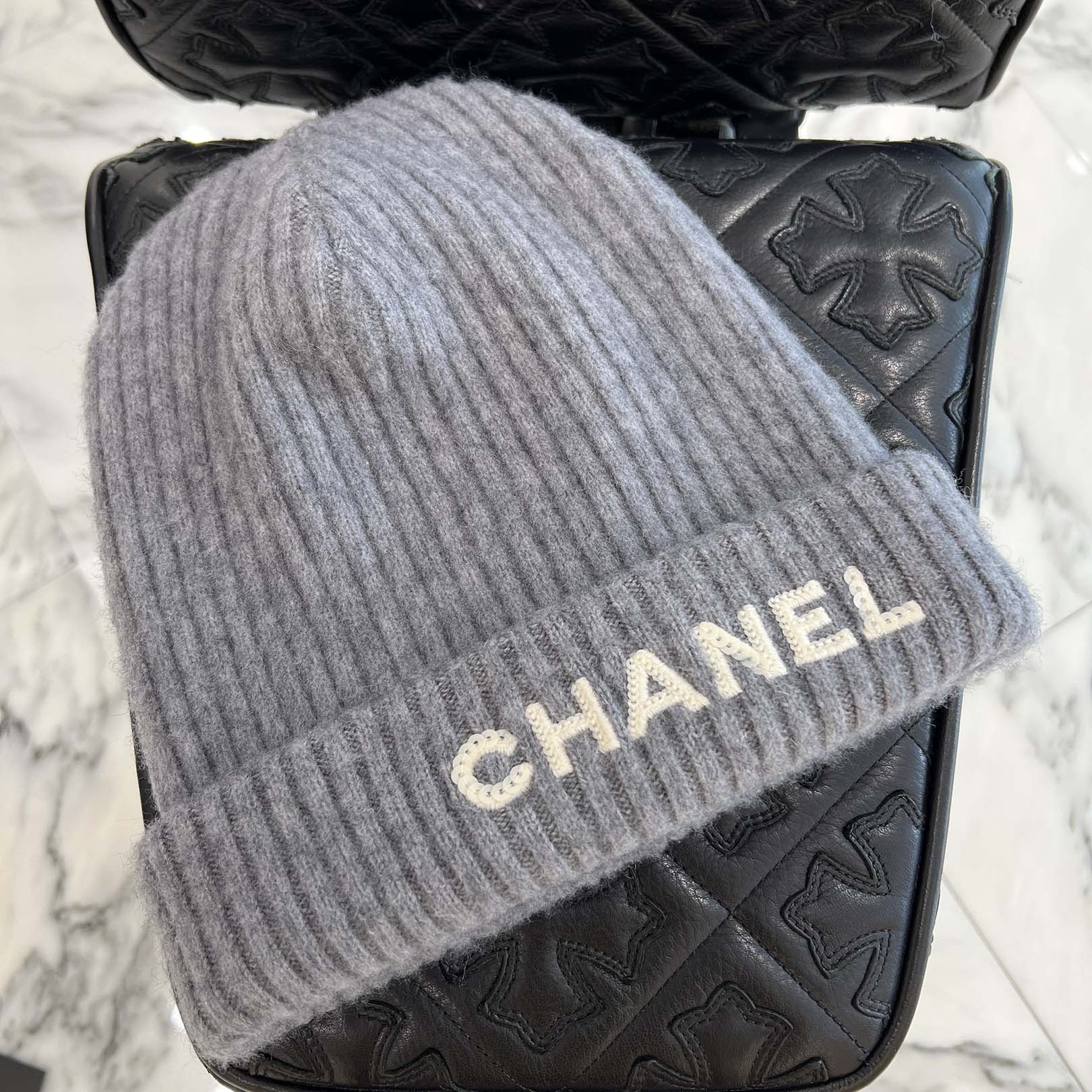 CHANEL Sequined Logo Embroidered Cashmere Beanie シャネル スパンコールロゴ刺繍 カシミヤビーニー