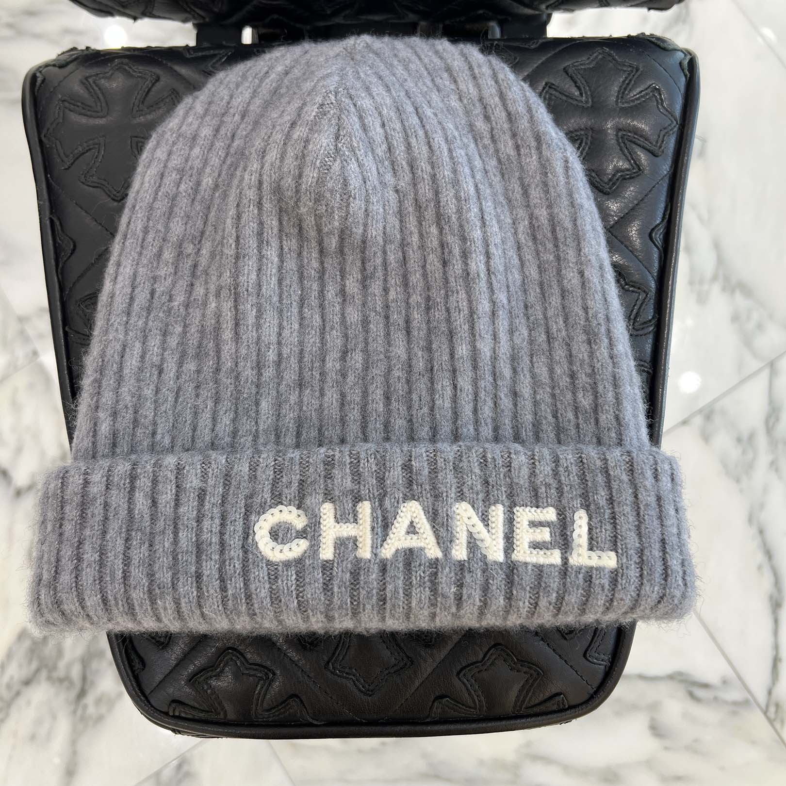 CHANEL Sequined Logo Embroidered Cashmere Beanie シャネル スパンコールロゴ刺繍 カシミヤビーニー