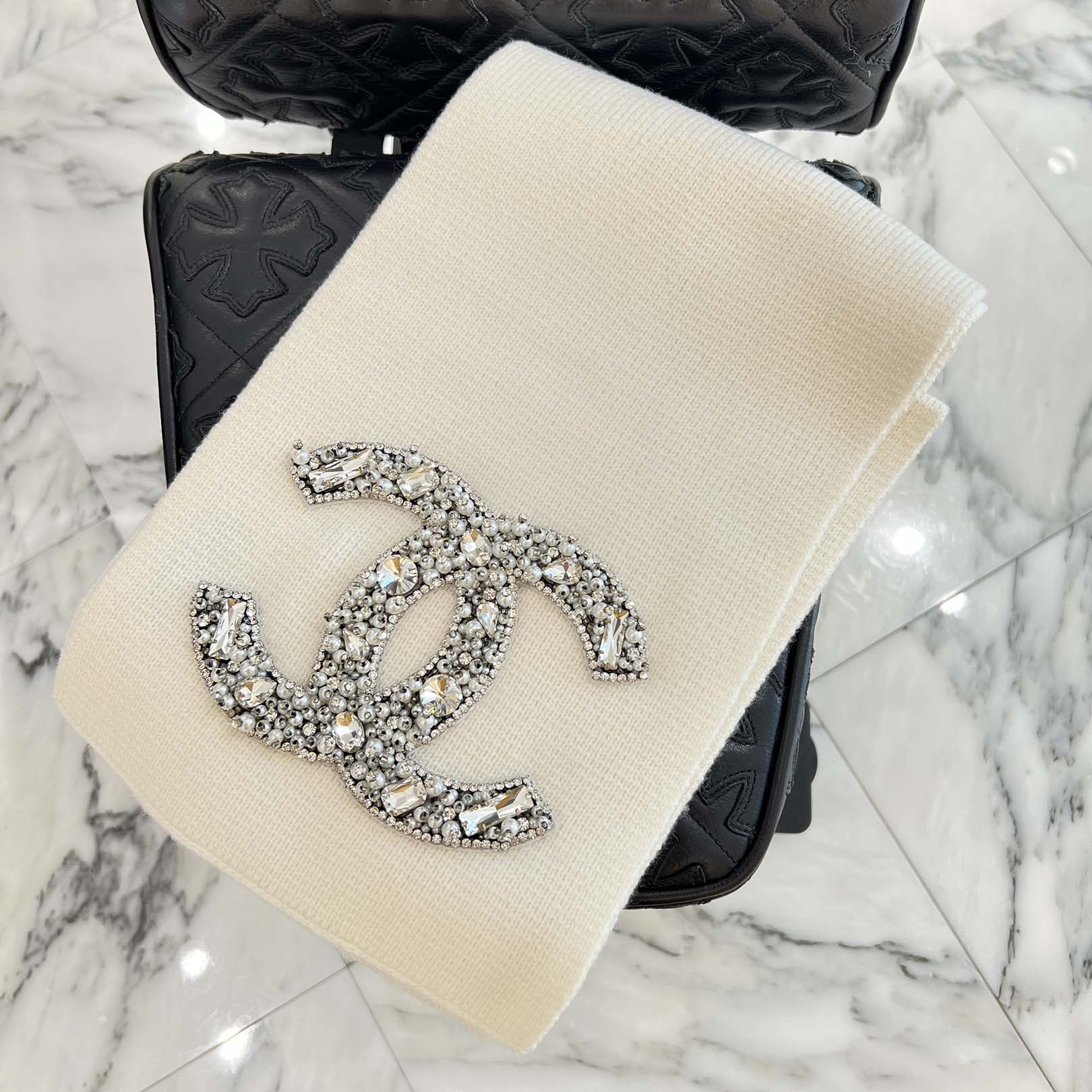 CHANEL Coco Mark Costume Pearl Beaded Cashmere Knit Muffler