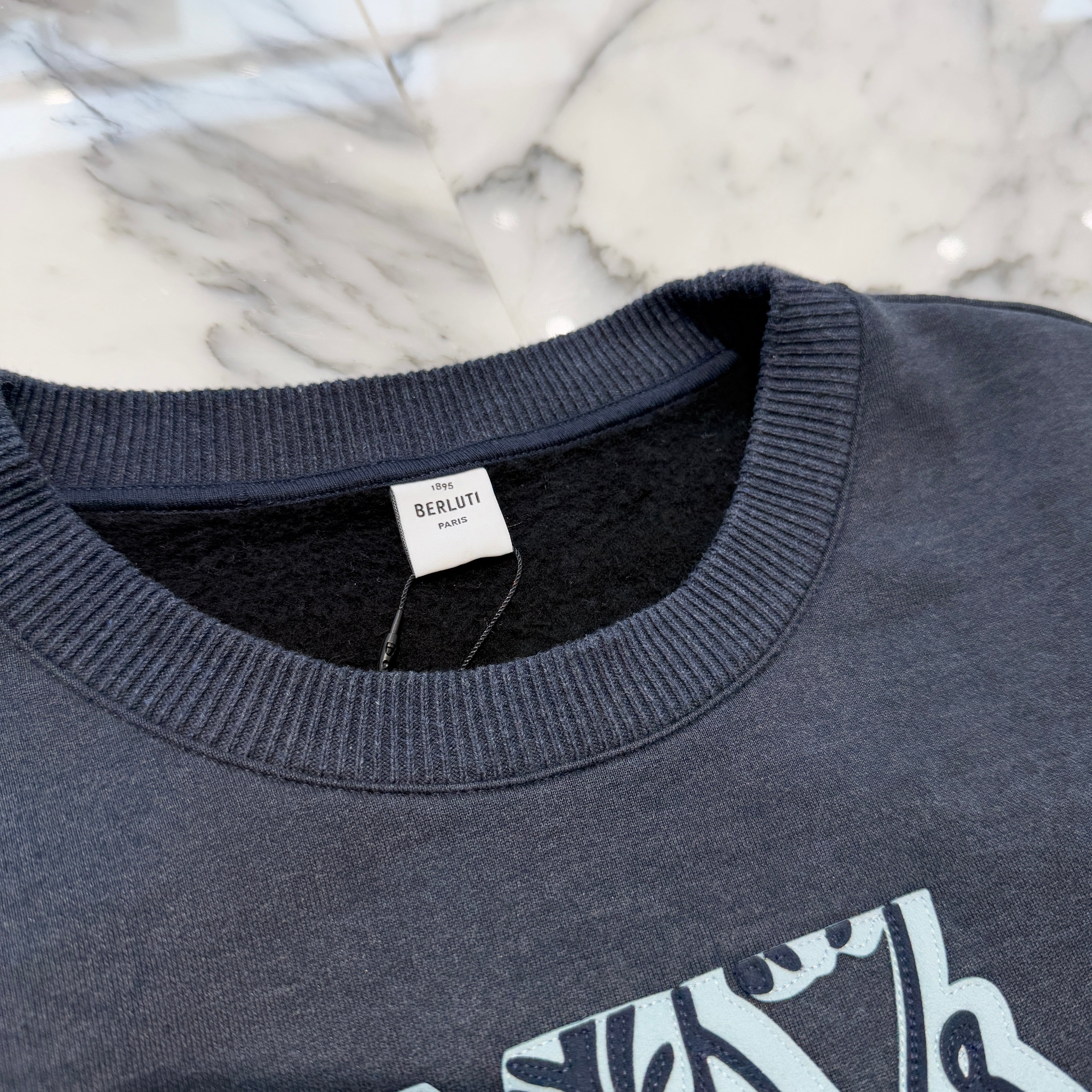 BERLUTI 2023AW Suede Effect Frame Scrit Sweatshirt R25JRL86JBAW Size M ベルルッティ スエードエフェクト フレーム スクリット スウェットシャツ サイズM