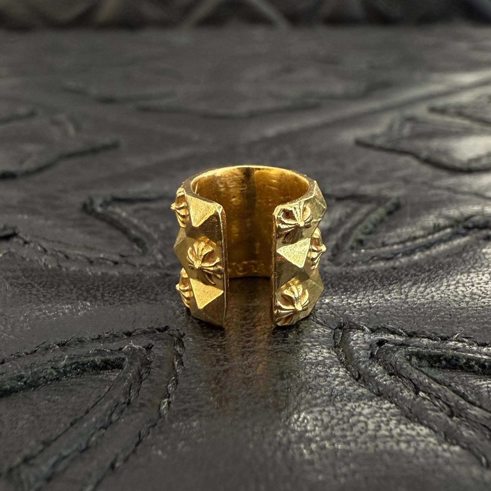 CHROME HEARTS 22K PYRAMID PLUS Ear Cuff クロムハーツ 22K ピラミッドプラス イヤーカフ