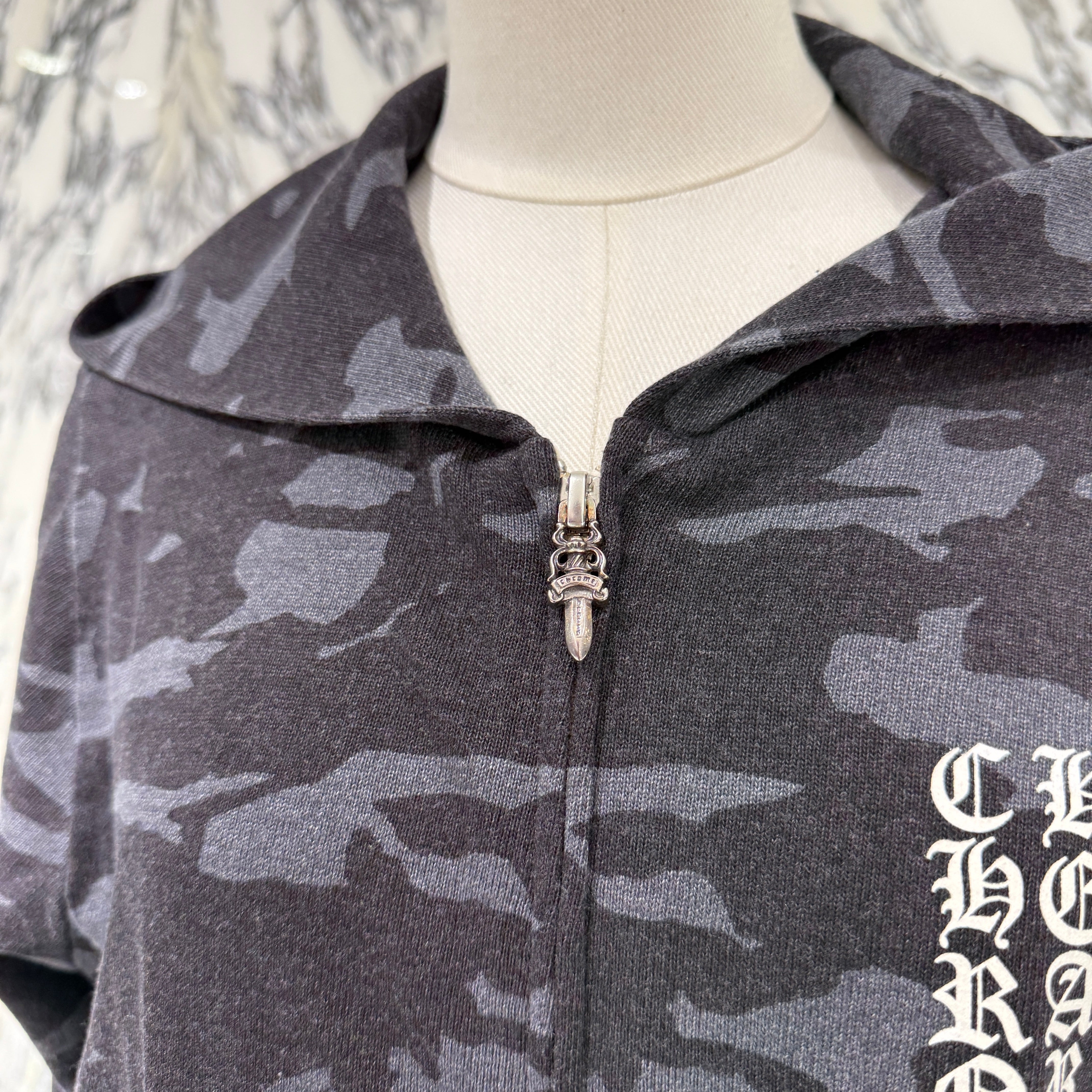 CHROME HEARTS × MATTY BOY Camouflage Vertical Logo Zip Up Hoodie Size XS クロムハーツ × マッティボーイ カモフラージュ バーティカルロゴ ジップアップフーディー サイズXS