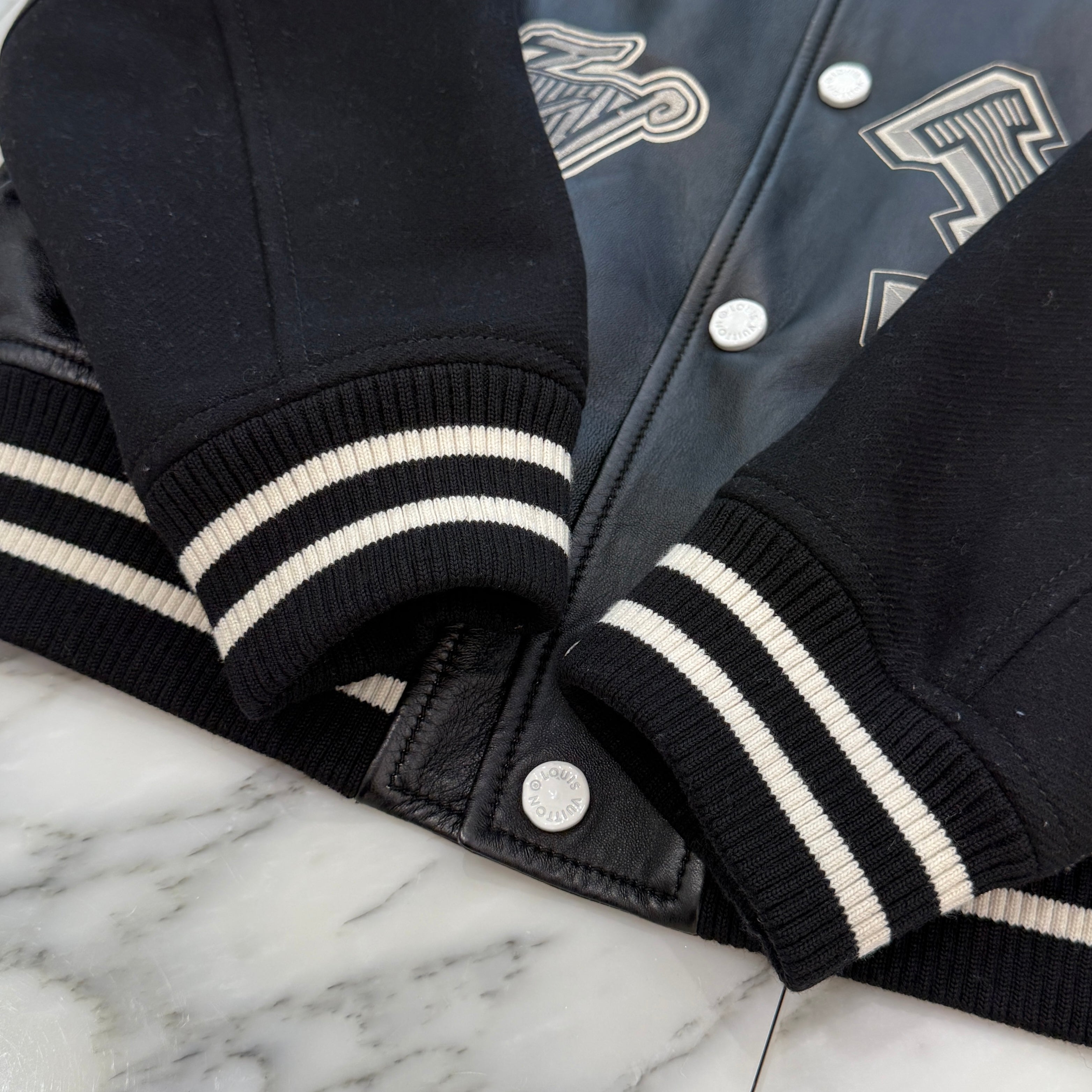 LOUIS VUITTON 2023SS Multi Logo Leather Stadium Jacket HOL07E Size 50 ルイヴィトン マルチロゴ レザー スタジアム ジャケット サイズ50