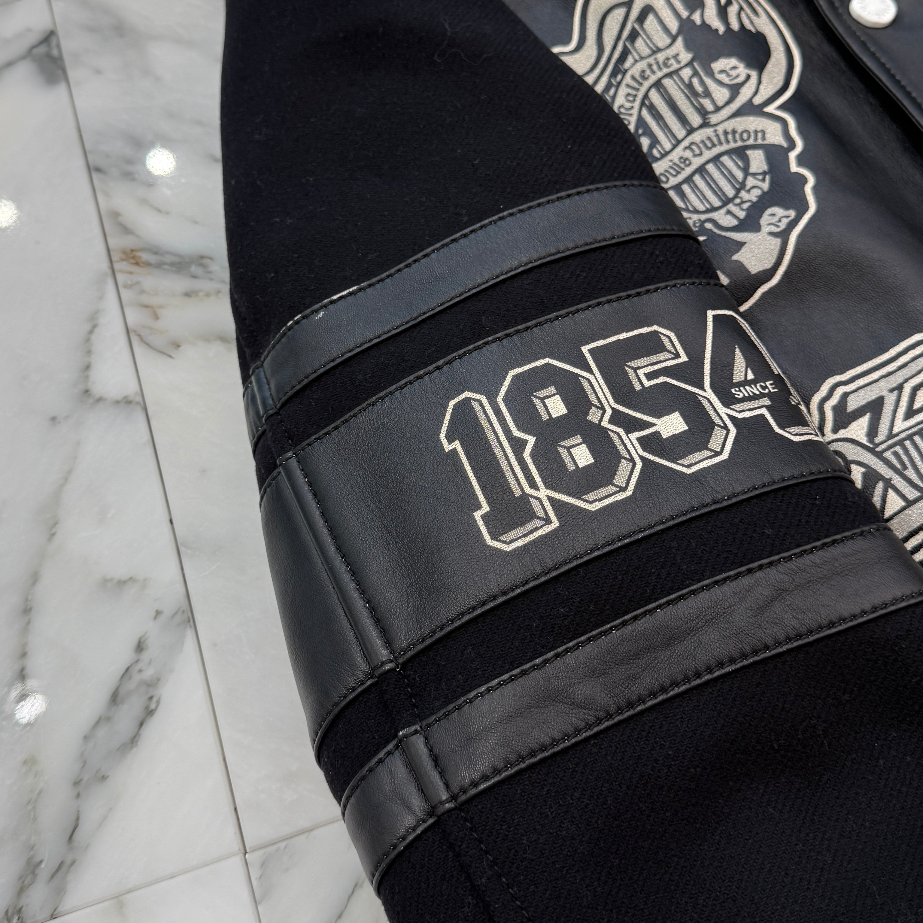 LOUIS VUITTON 2023SS Multi Logo Leather Stadium Jacket HOL07E Size 50 ルイヴィトン マルチロゴ レザー スタジアム ジャケット サイズ50