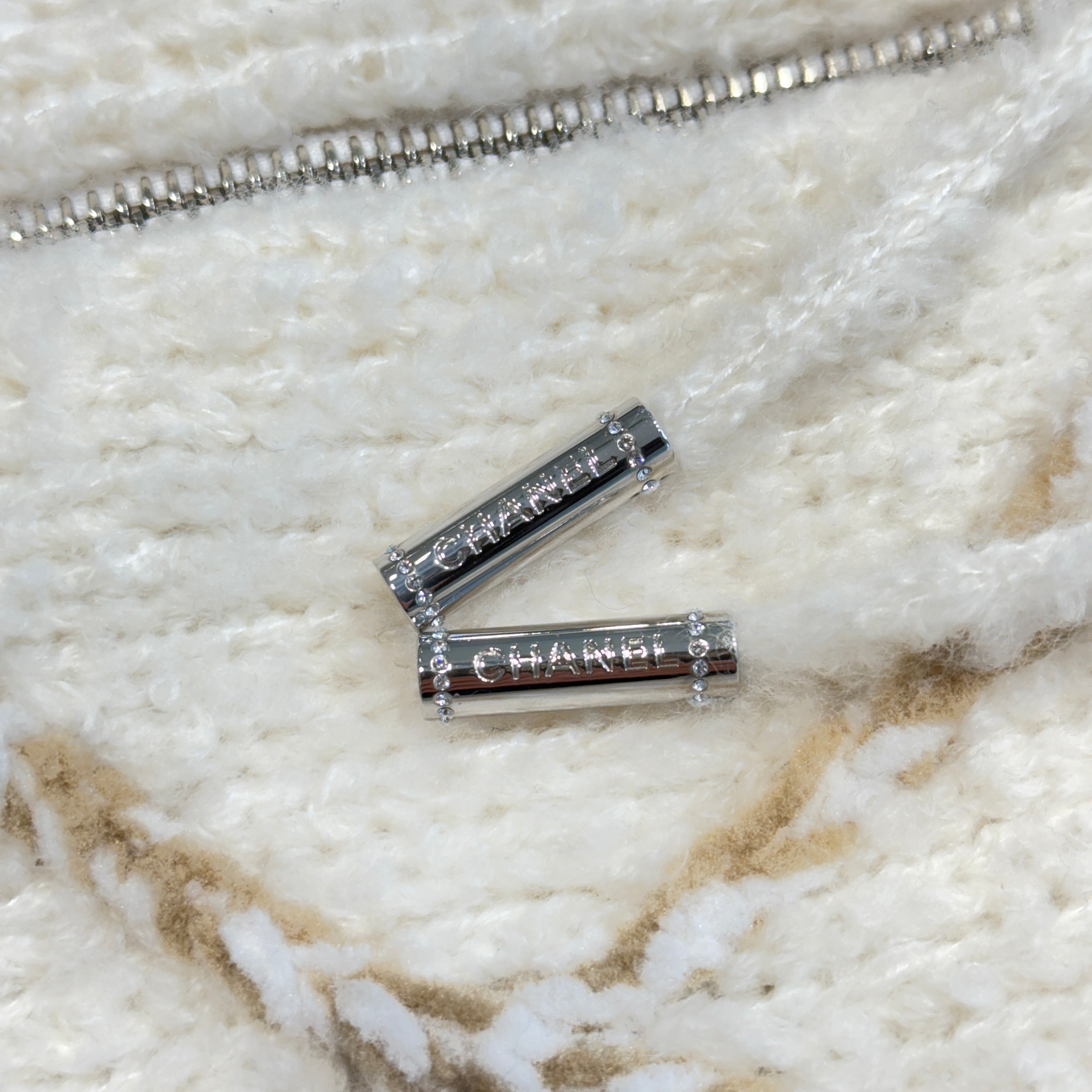 CHANEL Coco Button Silk In Cashmere Zip Up Hoodie P74369K10903 Size 50 シャネル ココボタン装飾 シルク混 カシミヤ ジップアップフーディー サイズ50