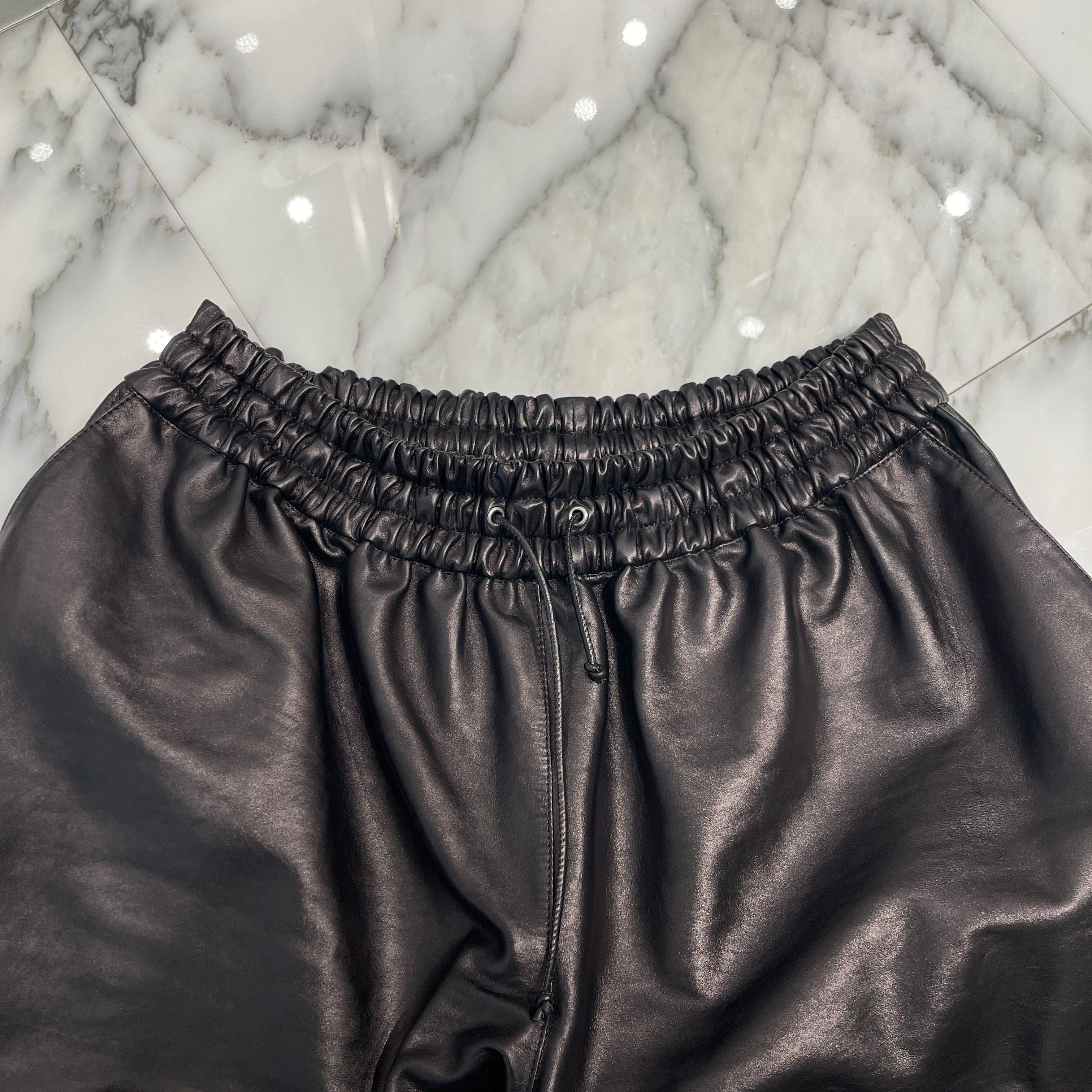 BOTTEGA VENETA Calf Skin Leather Shorts 633447 VKVL0 Size 48 ボッテガヴェネタ カーフスキン レザー ショートパンツ サイズ48