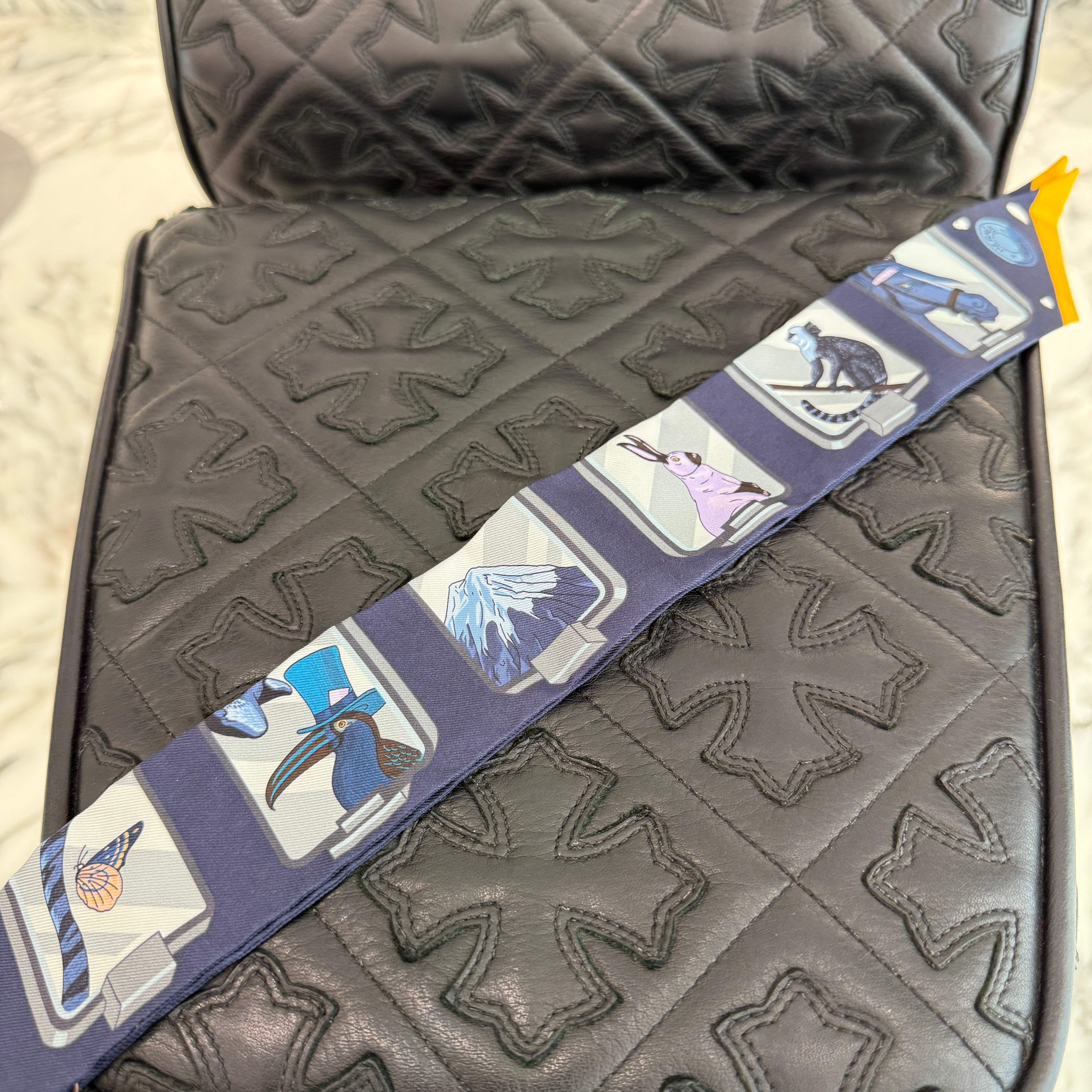 HERMES Twilly Silk Scarf "HERMES STORY" 063875S 06 エルメス ツイリー シルクスカーフ "エルメス・ストーリー"