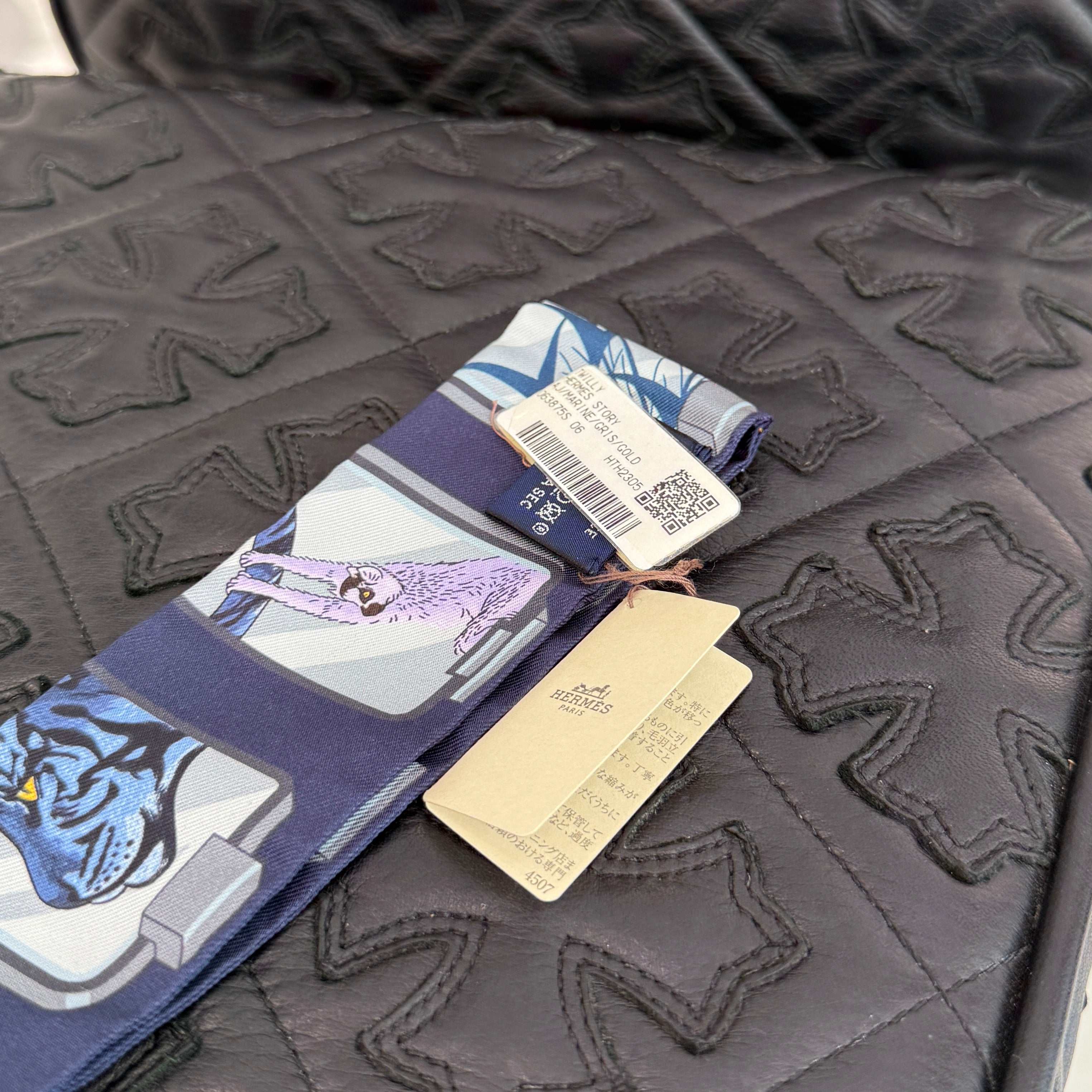 HERMES Twilly Silk Scarf "HERMES STORY" 063875S 06 エルメス ツイリー シルクスカーフ "エルメス・ストーリー"