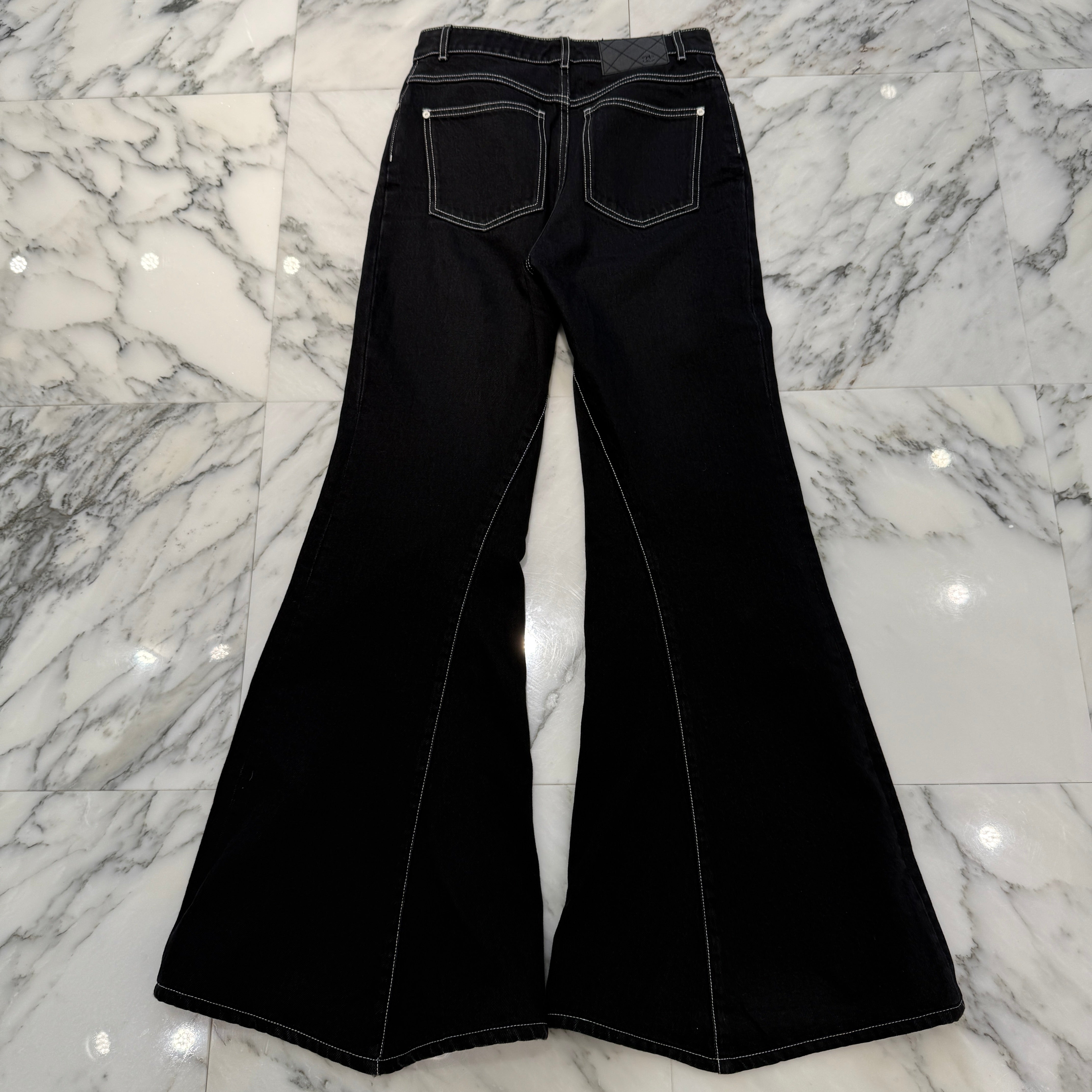 CHANEL 2023AW Coco Button Flare Boots Cut Denim Pants P74475V67295 Size 34 シャネル ココボタン フレア ブーツカット デニムパンツ サイズ34