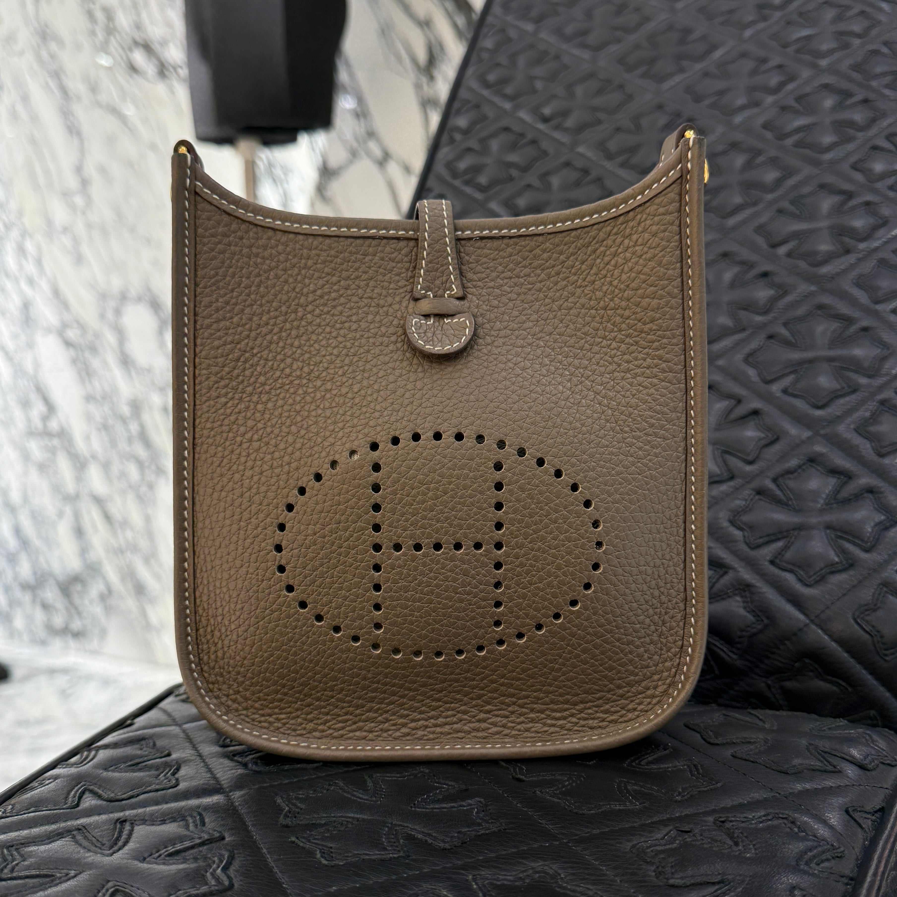 HERMES Evelyn Amazon TPM "Etoupe" B刻印 エルメス エブリン アマゾン TPM "エトゥープ" レザーショルダーバッグ B刻印