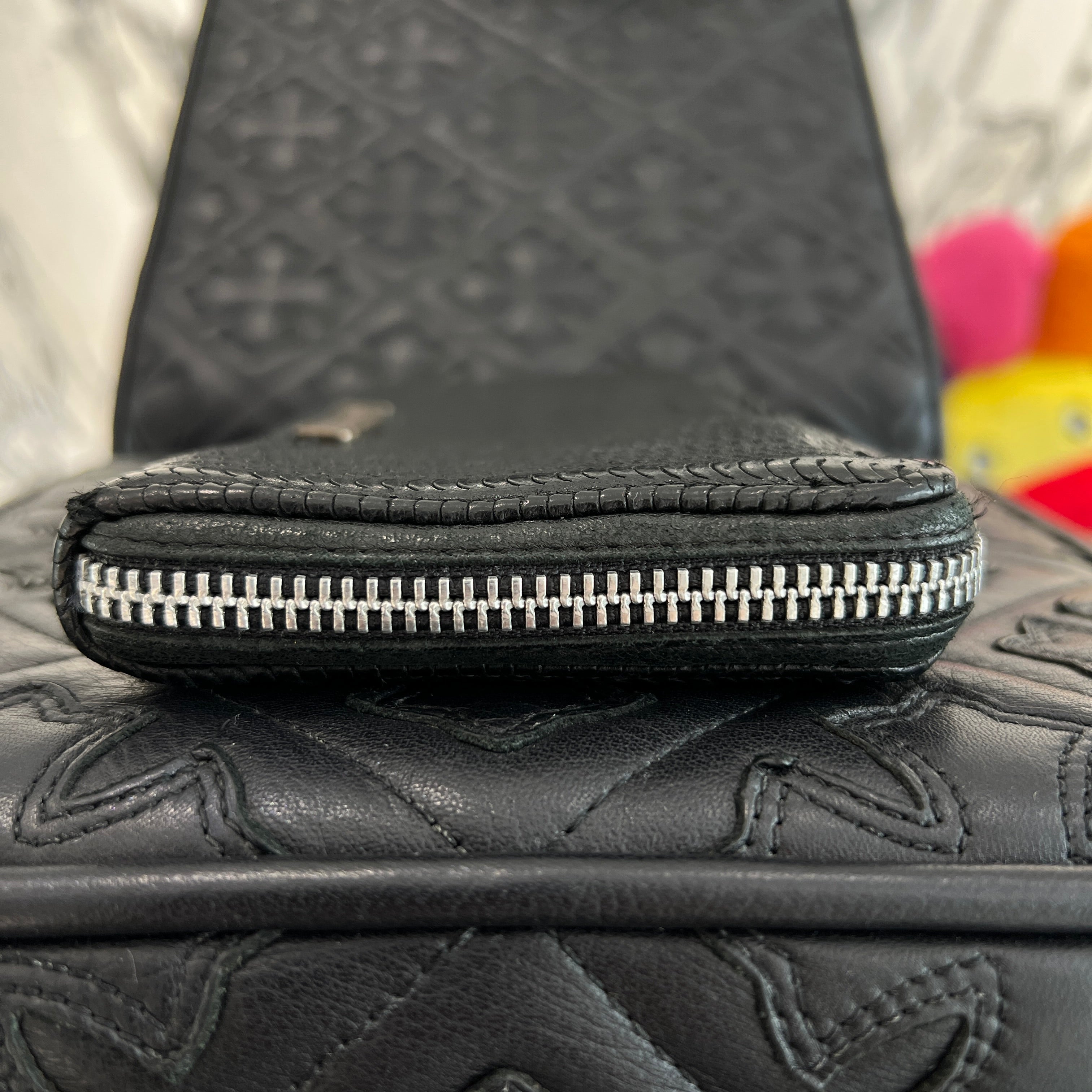 CHROME HEARTS Scroll Logo Label Round Zip Wallet クロムハーツ