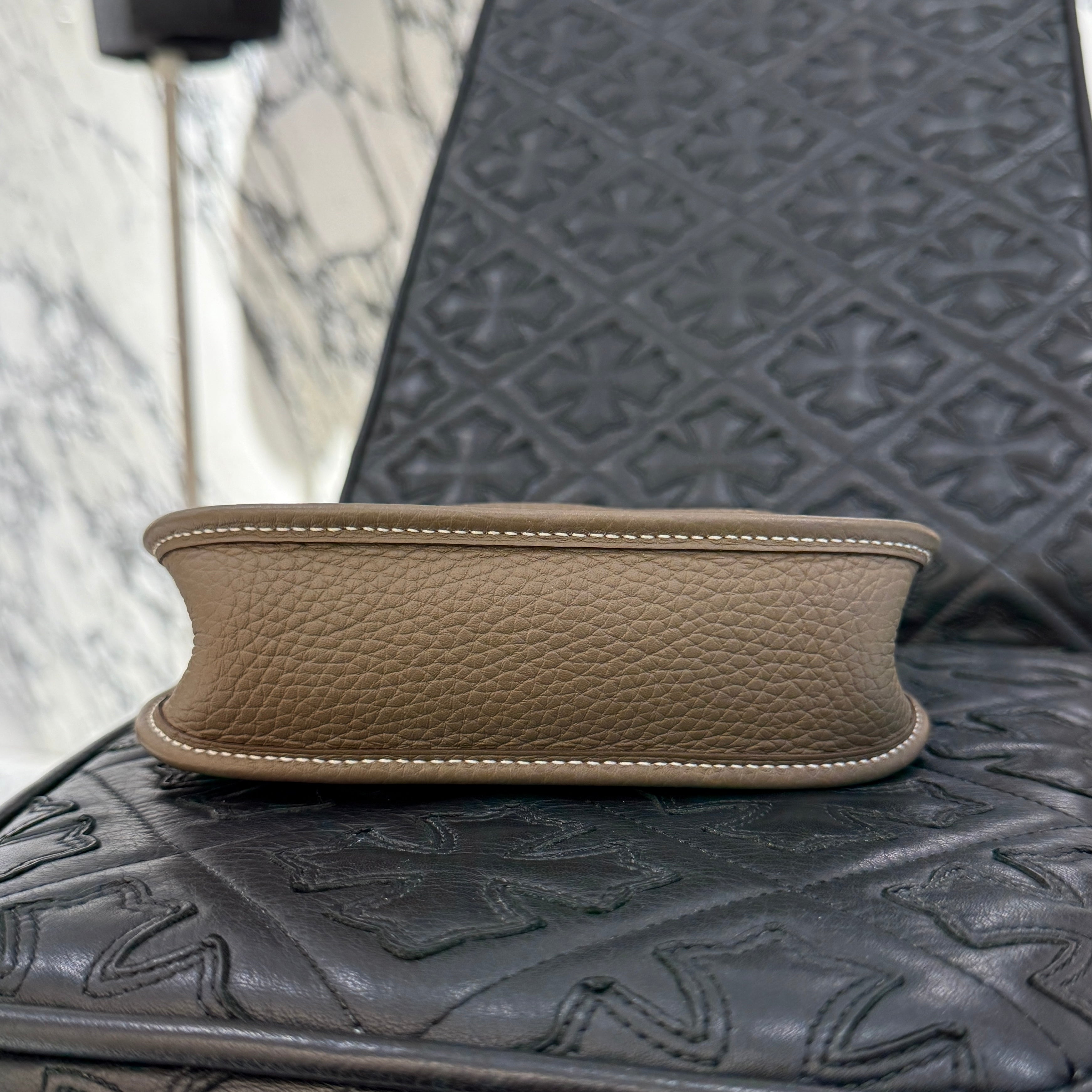 HERMES Evelyn Amazon TPM "Etoupe" B刻印 エルメス エブリン アマゾン TPM "エトゥープ" レザーショルダーバッグ B刻印