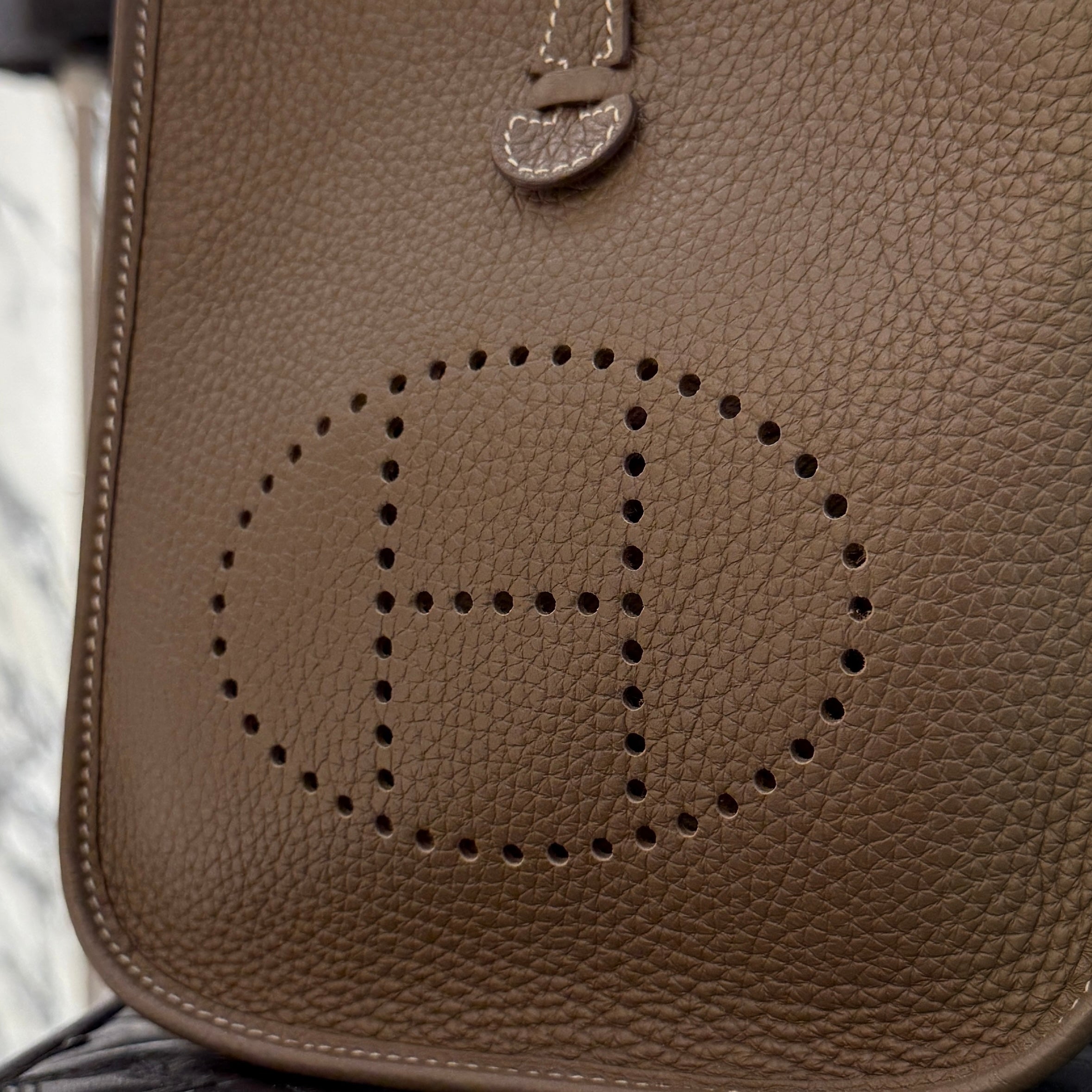 HERMES Evelyn Amazon TPM "Etoupe" B刻印 エルメス エブリン アマゾン TPM "エトゥープ" レザーショルダーバッグ B刻印