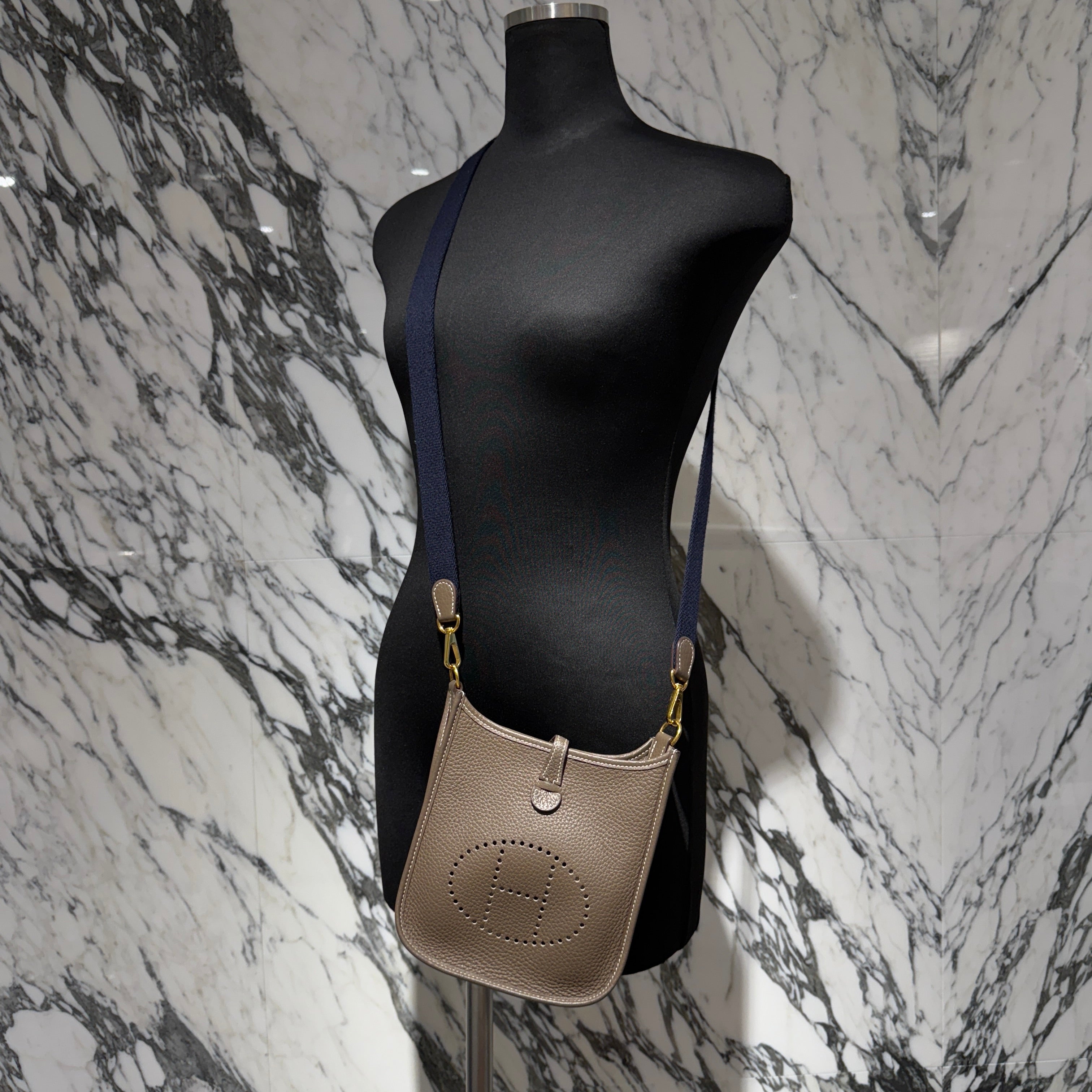 HERMES Evelyn Amazon TPM "Etoupe" B刻印 エルメス エブリン アマゾン TPM "エトゥープ" レザーショルダーバッグ B刻印