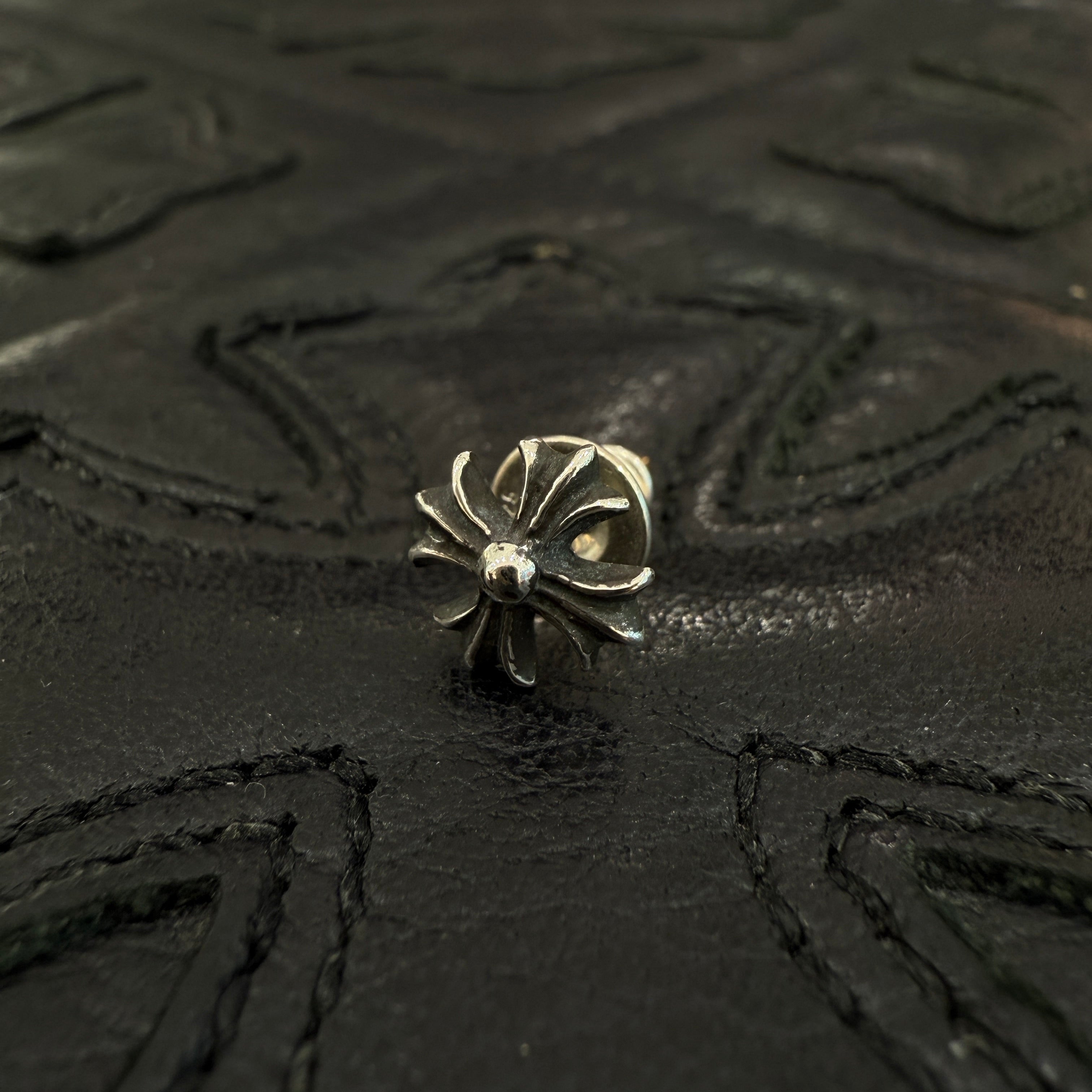 大人気 クロムハーツ Chrome Hearts ピアス Amazon | クロムハーツ（Chrome Hearts）ピアス タイニー CH