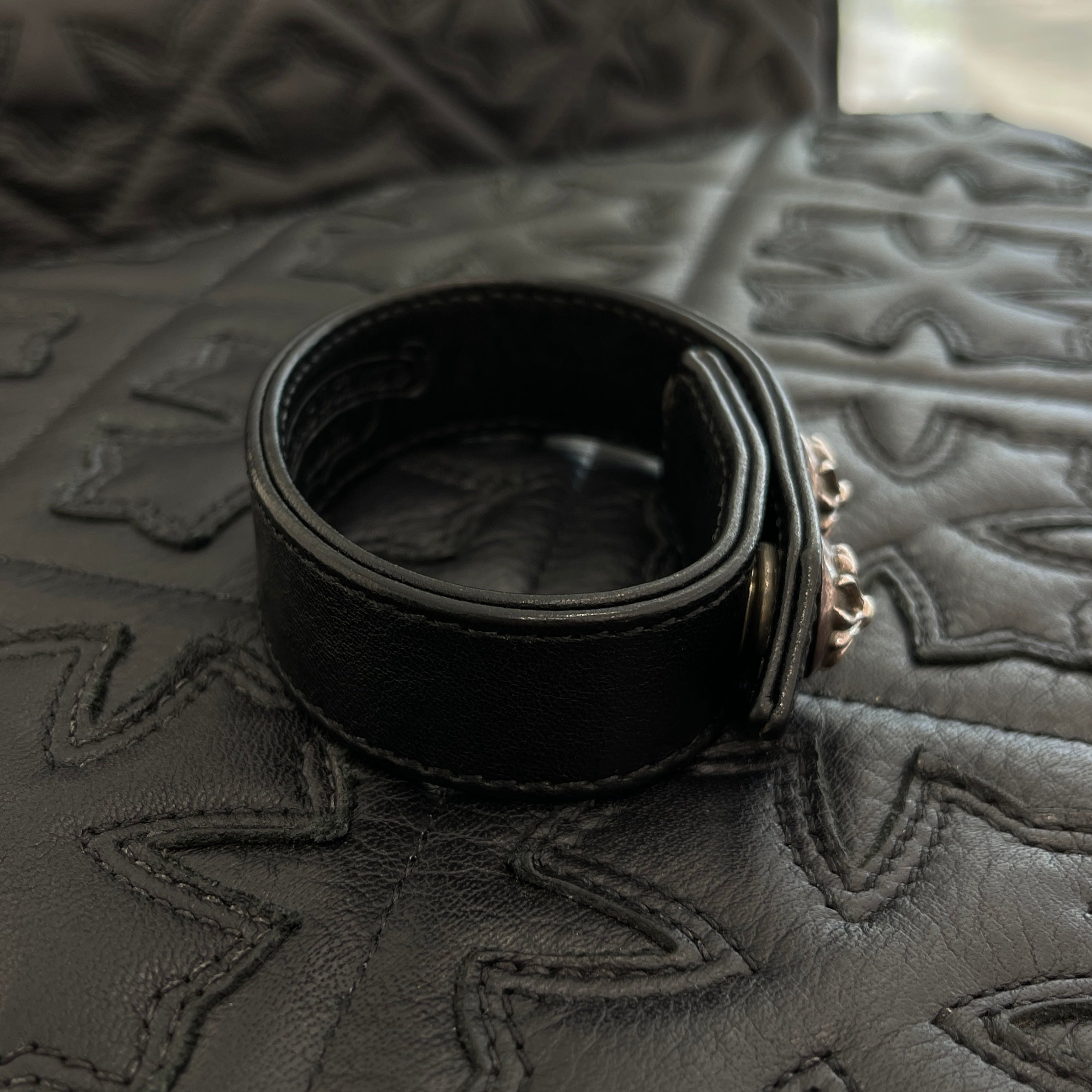 CHROME HEARTS 3BTN 2SNP LEATHER BRACELET クロムハーツ クロスボール 3ボタン 2スナップ レザーブレスレット